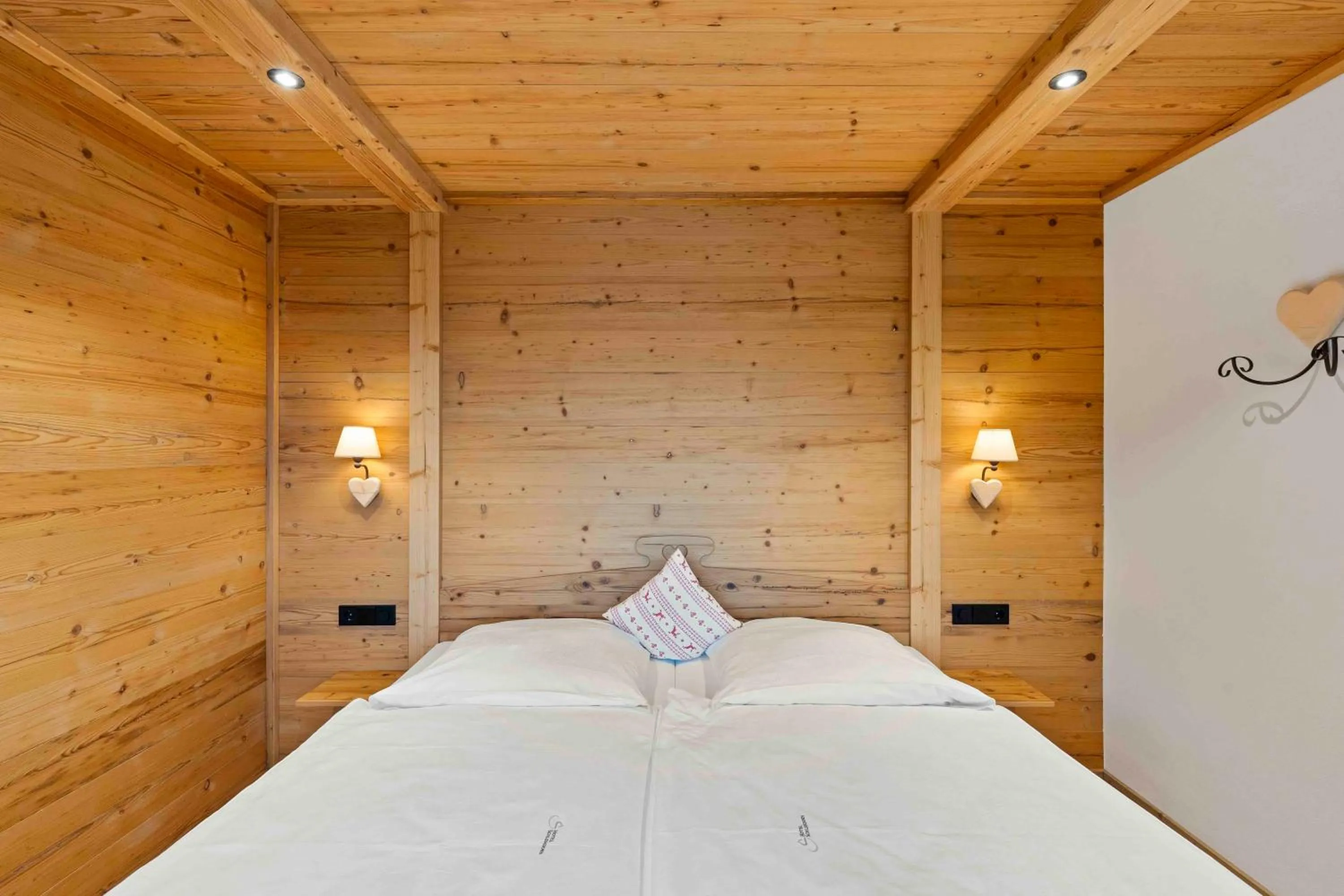 Bedroom, Bed in Hotel Schlehdorn