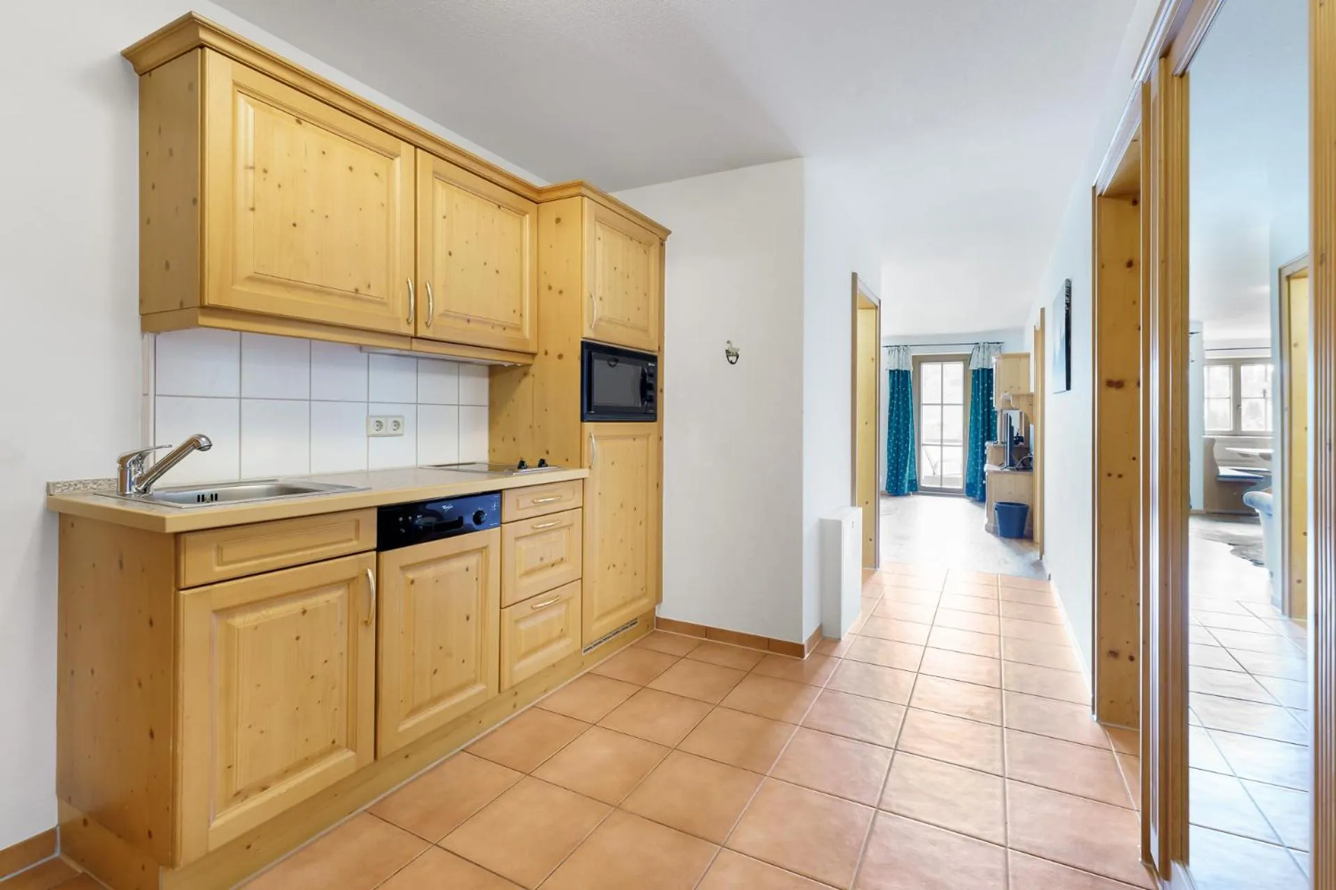 Kitchen or kitchenette in Hotel Schlehdorn