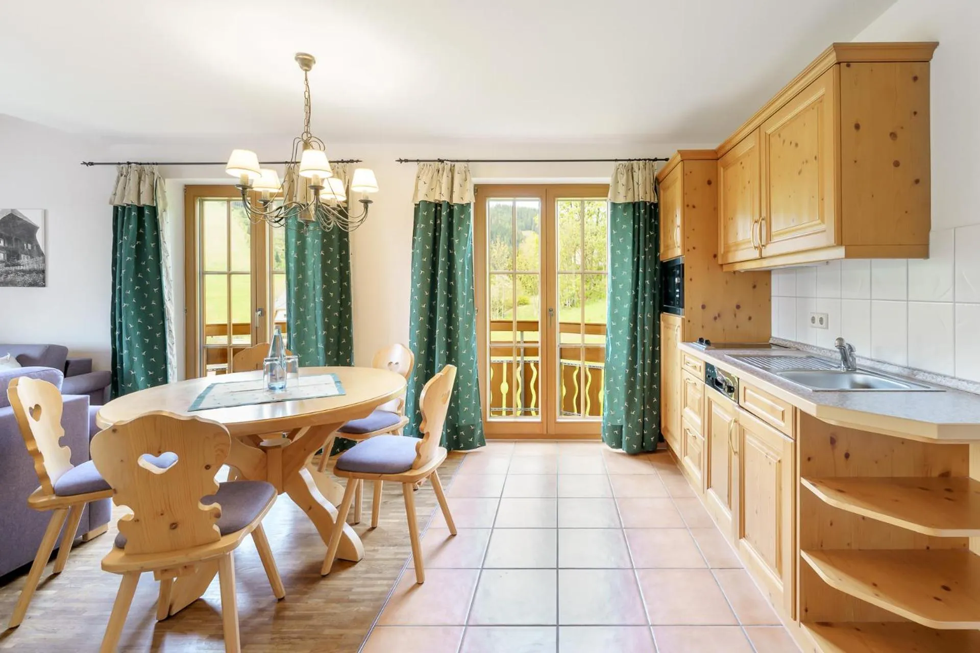 Kitchen or kitchenette in Hotel Schlehdorn