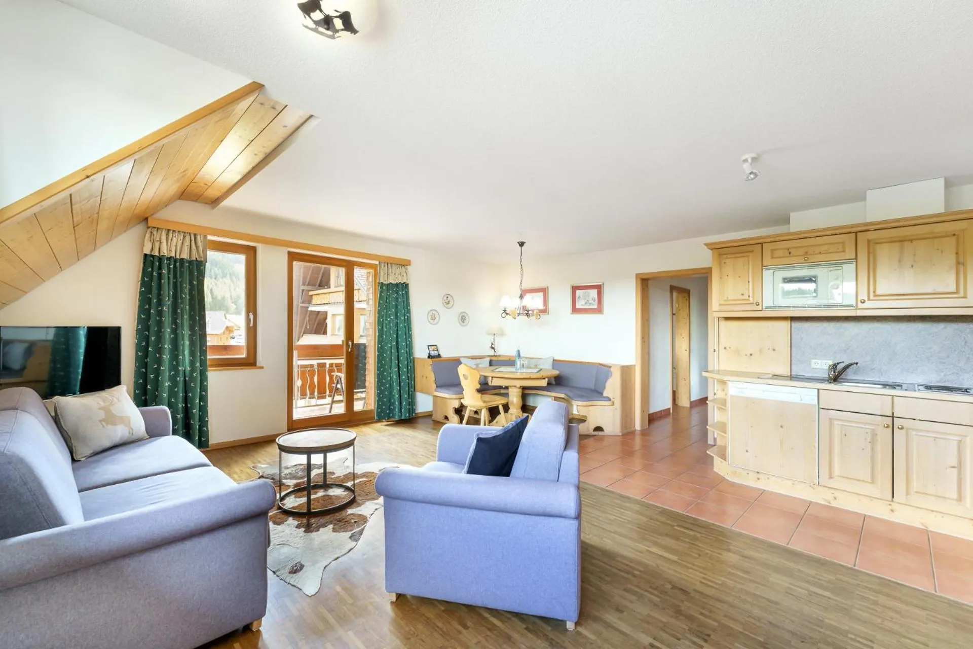 Kitchen or kitchenette in Hotel Schlehdorn