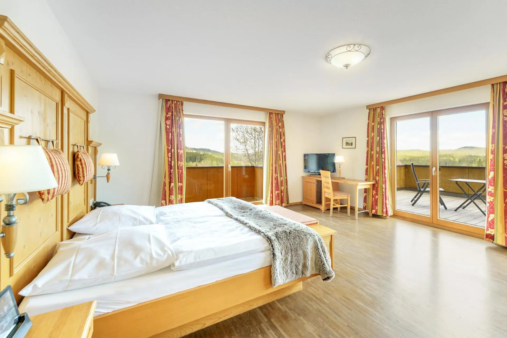 Bedroom, Bed in Hotel Schlehdorn