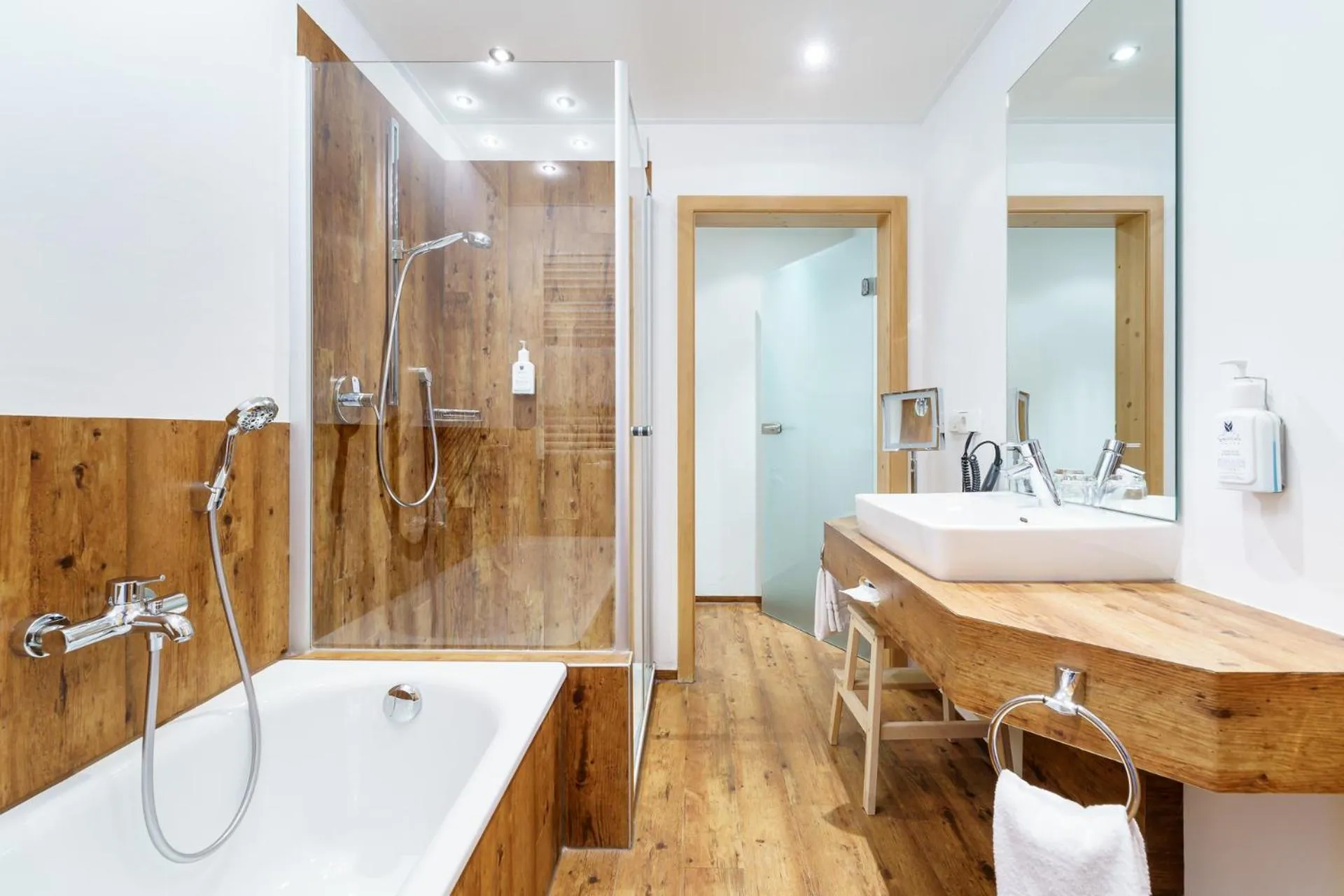 Bathroom in Hotel Schlehdorn