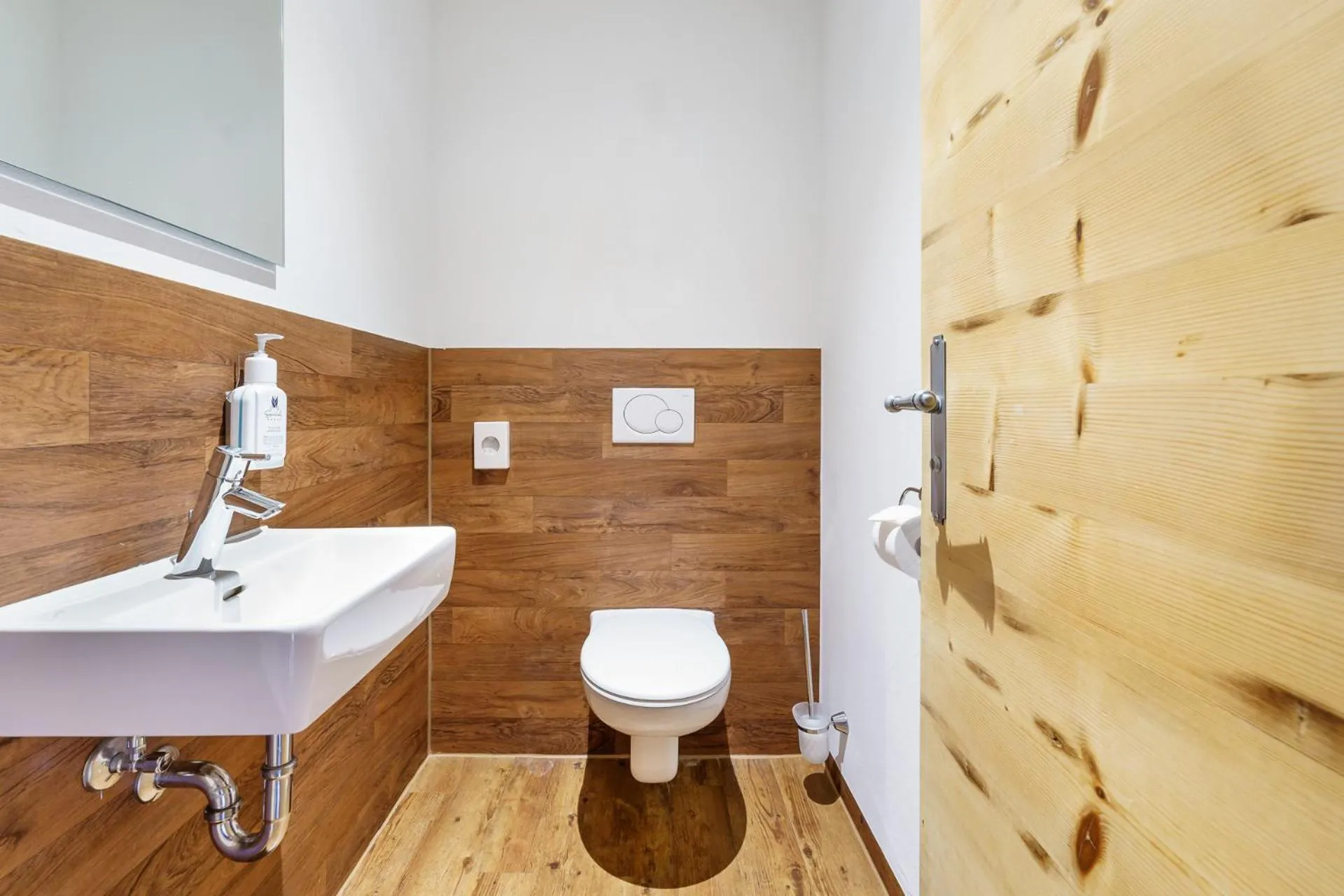 Toilet in Hotel Schlehdorn