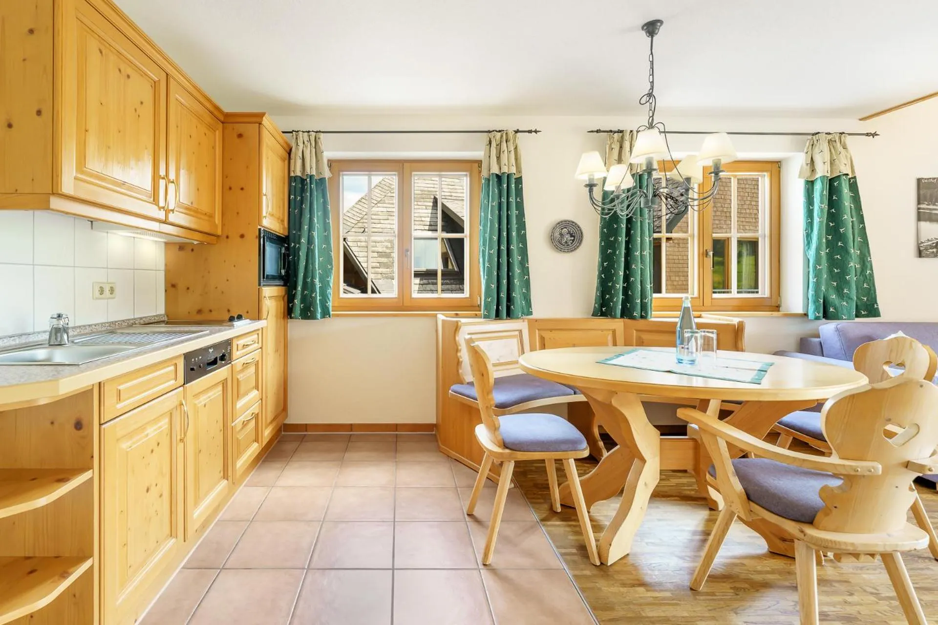Kitchen or kitchenette in Hotel Schlehdorn