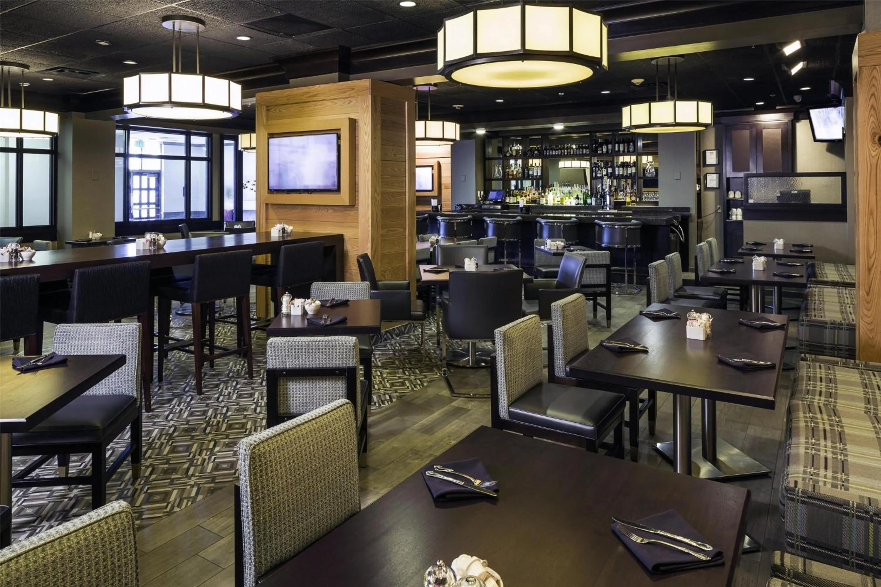 Restaurant/places to eat in DoubleTree by Hilton Hotel Wilmington