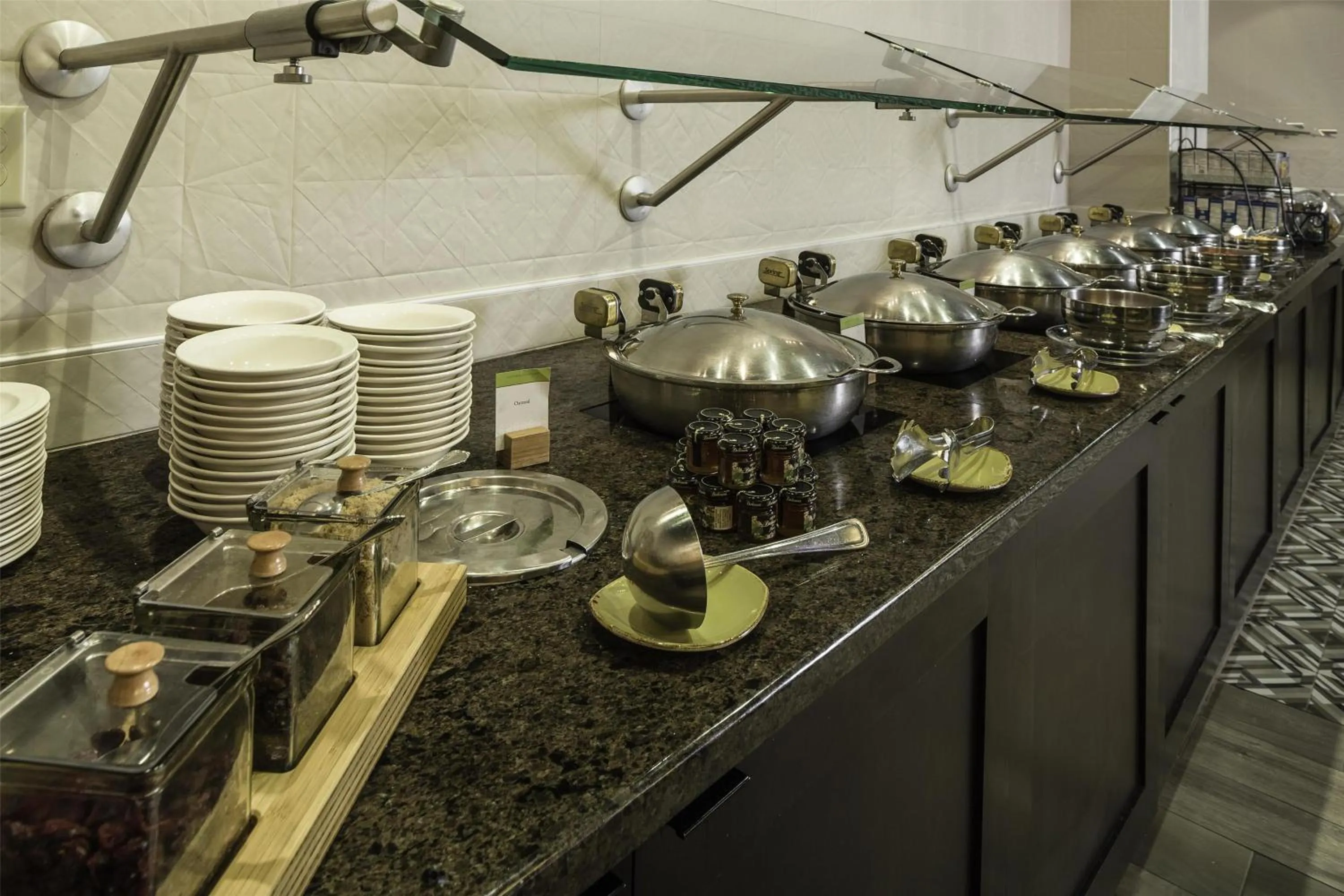 Dining area in DoubleTree by Hilton Hotel Wilmington