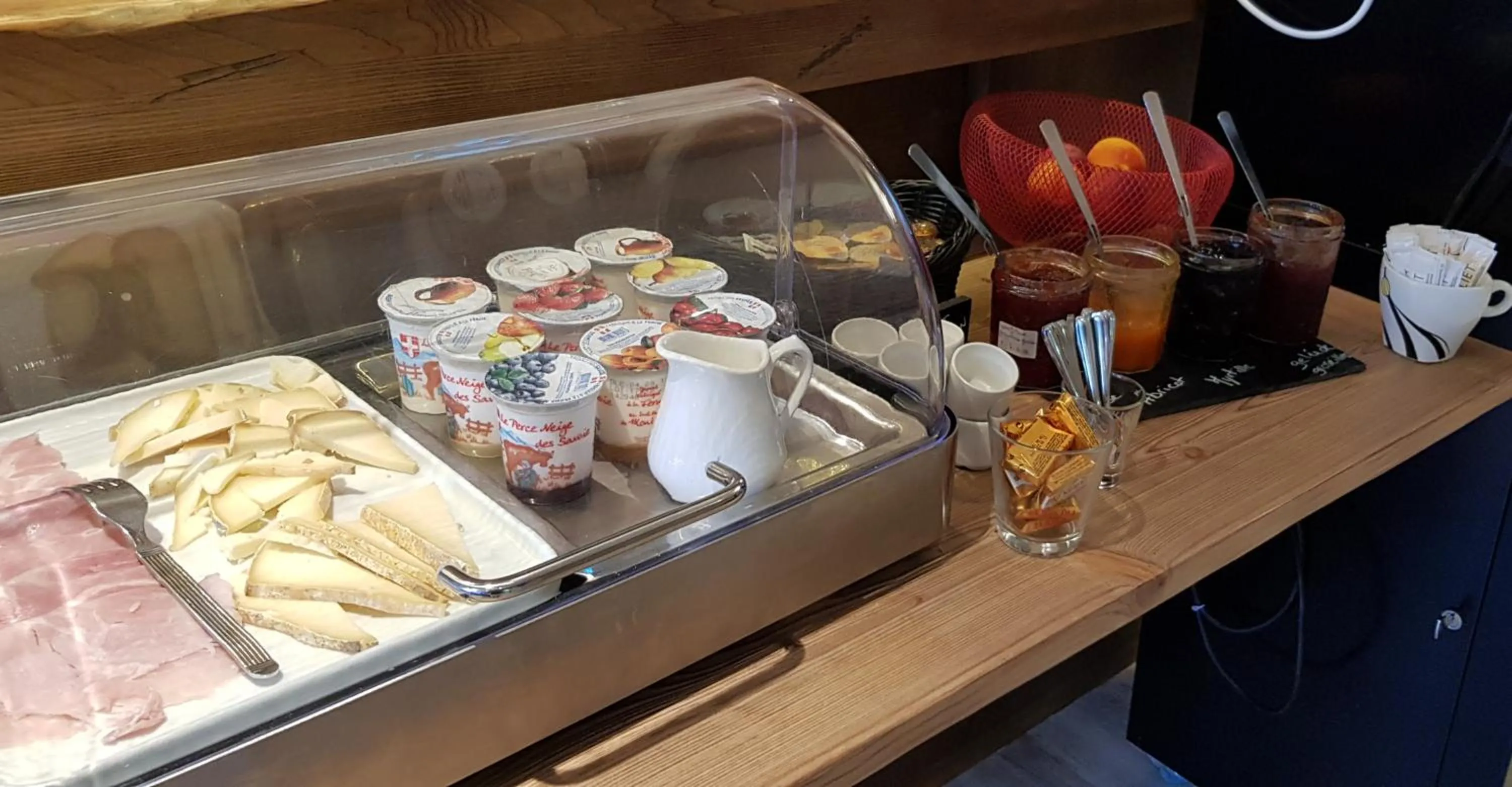 Restaurant/places to eat in Le Relais Du Mont Blanc