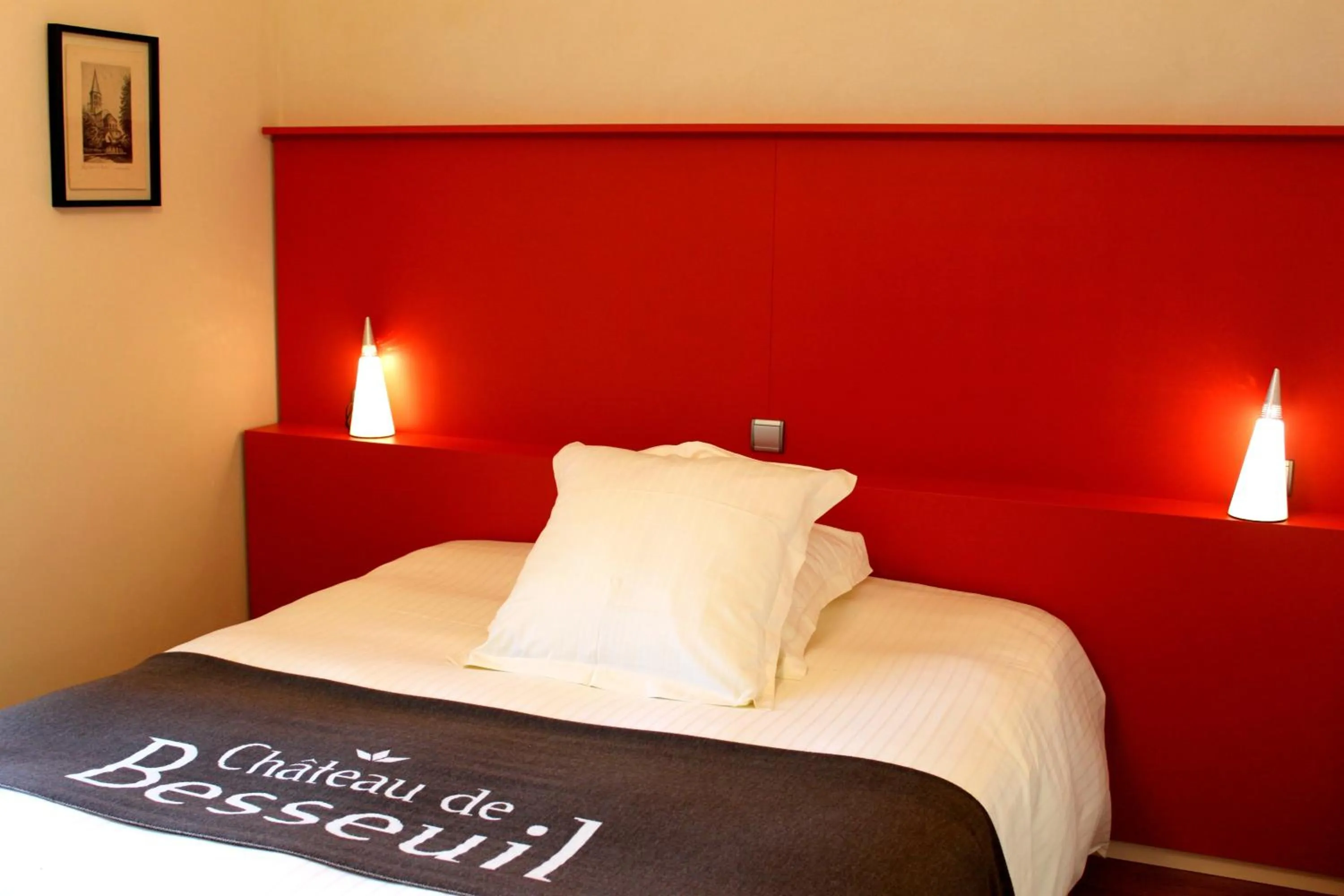 Bed in Hôtel-Restaurant le Château de Besseuil, Mâcon Nord - Teritoria