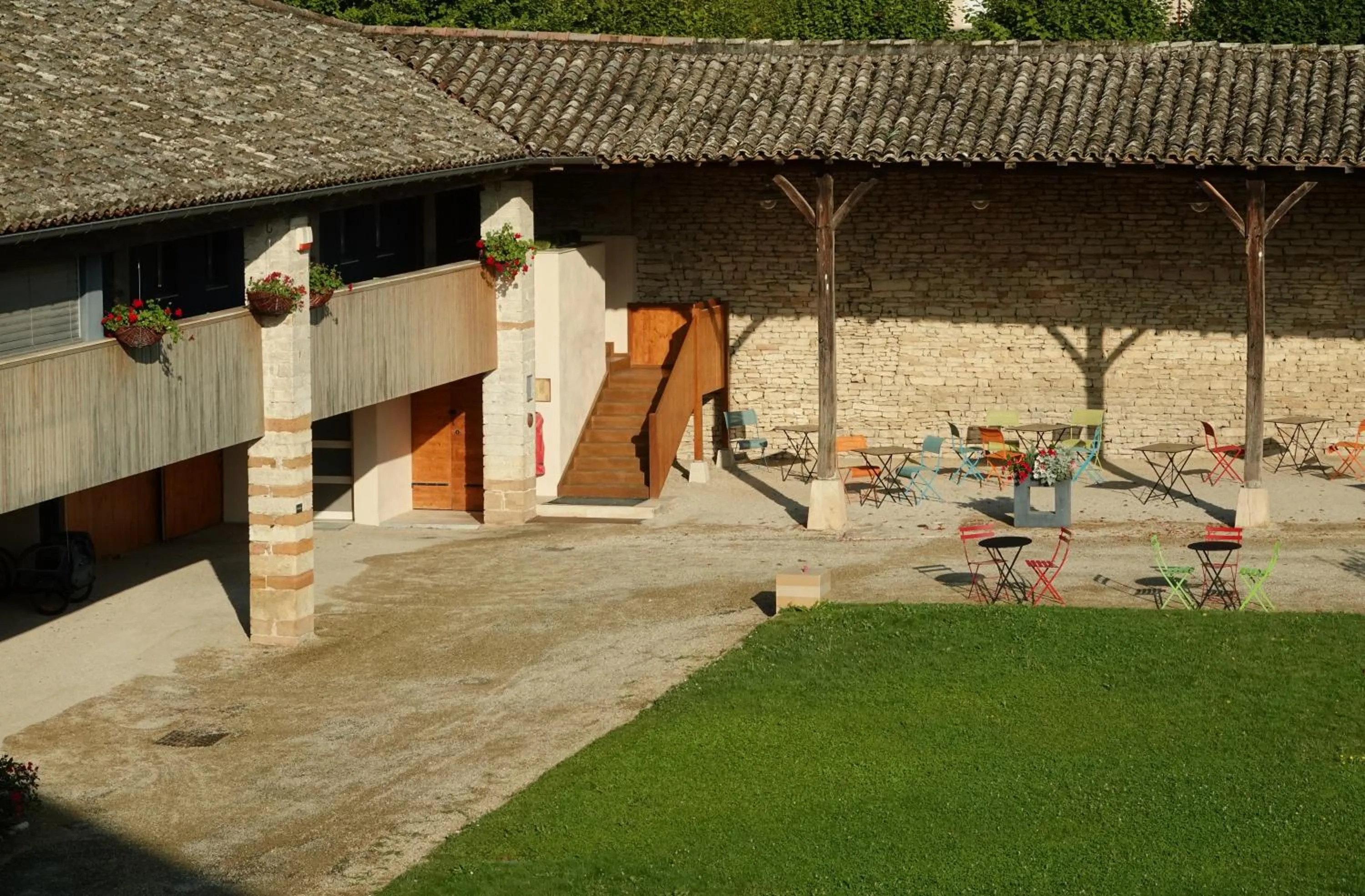 Property building in Hôtel-Restaurant le Château de Besseuil, Mâcon Nord - Teritoria