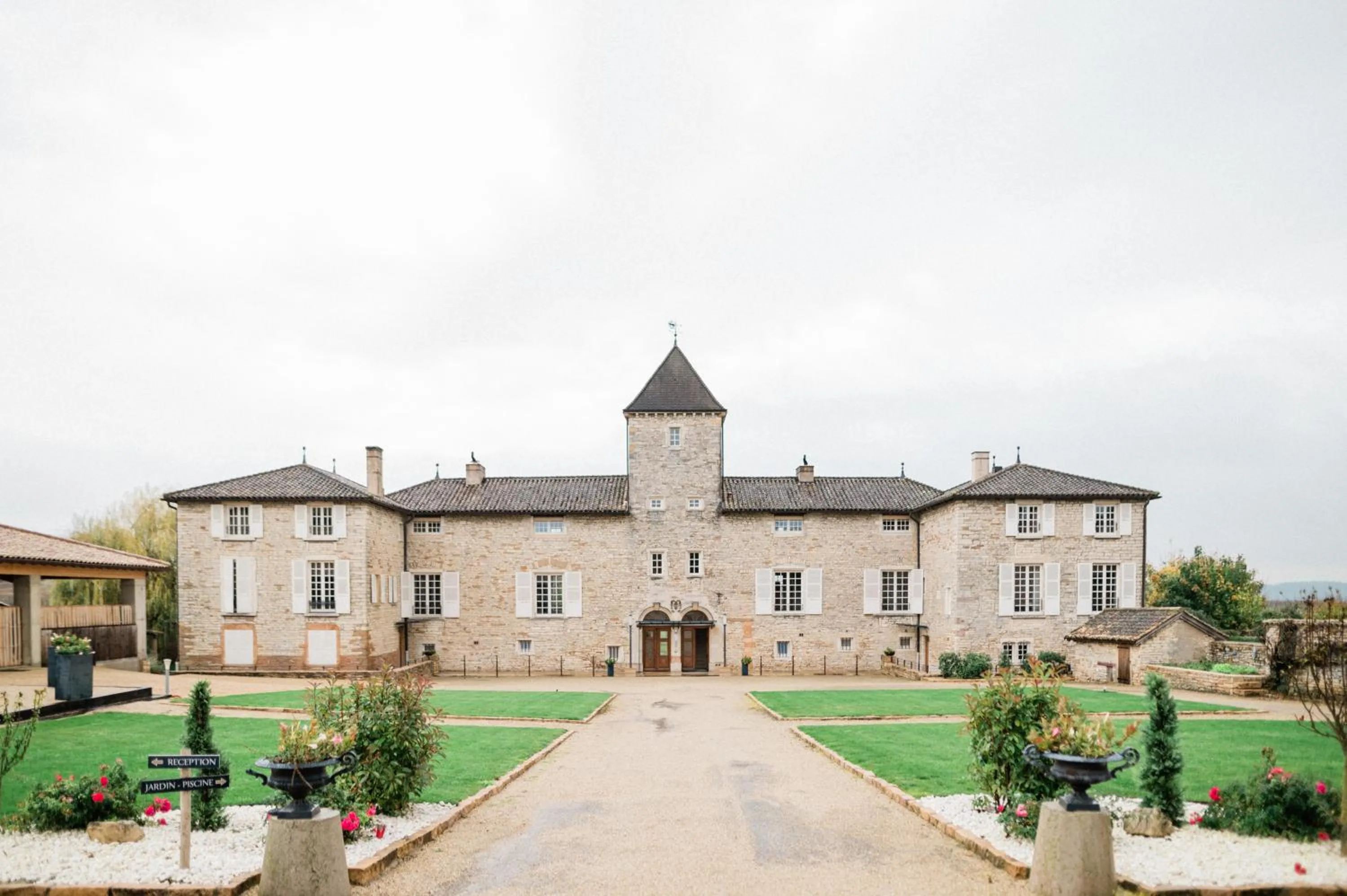 Property building in Hôtel-Restaurant le Château de Besseuil, Mâcon Nord - Teritoria