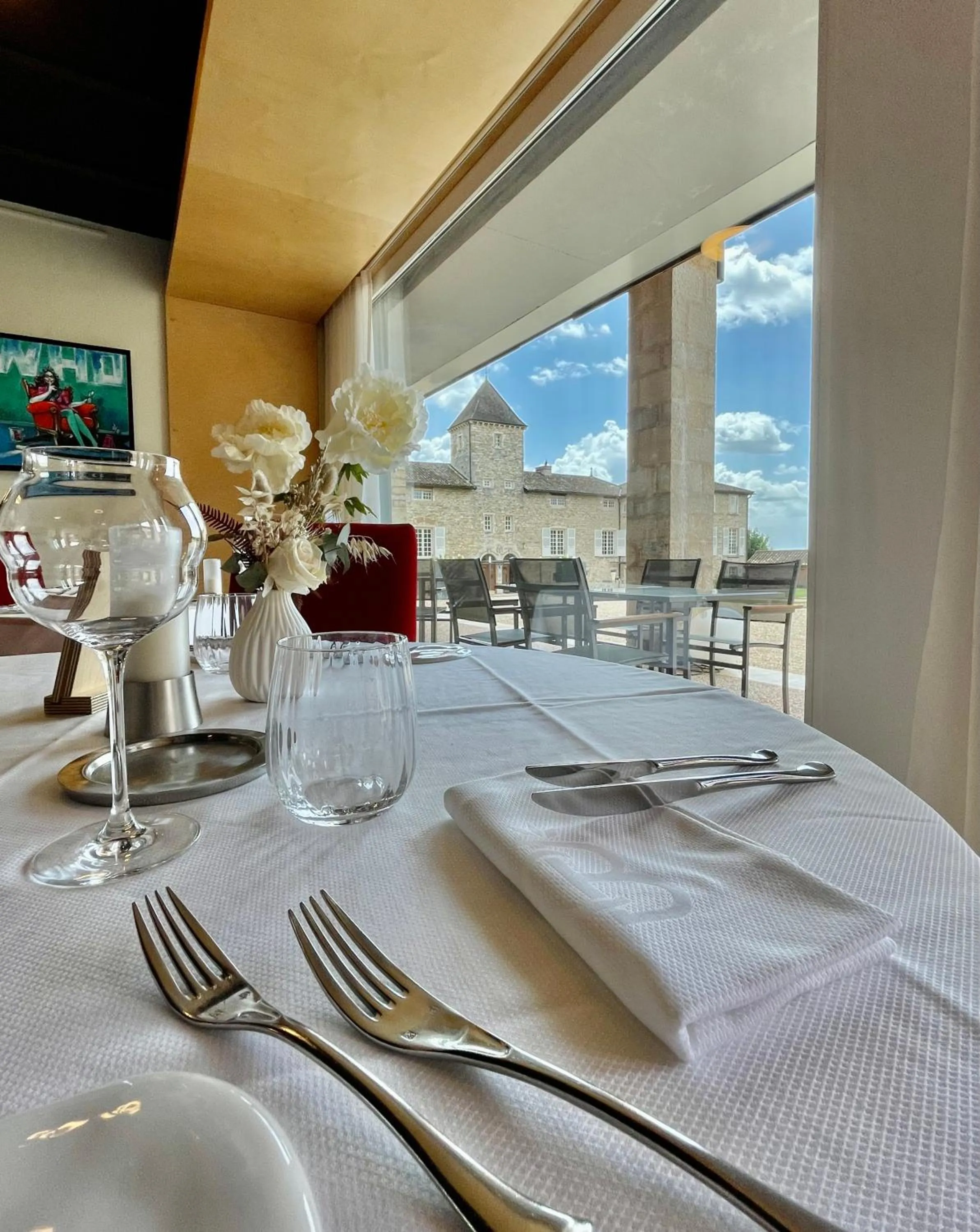 Property building in Hôtel-Restaurant le Château de Besseuil, Mâcon Nord - Teritoria