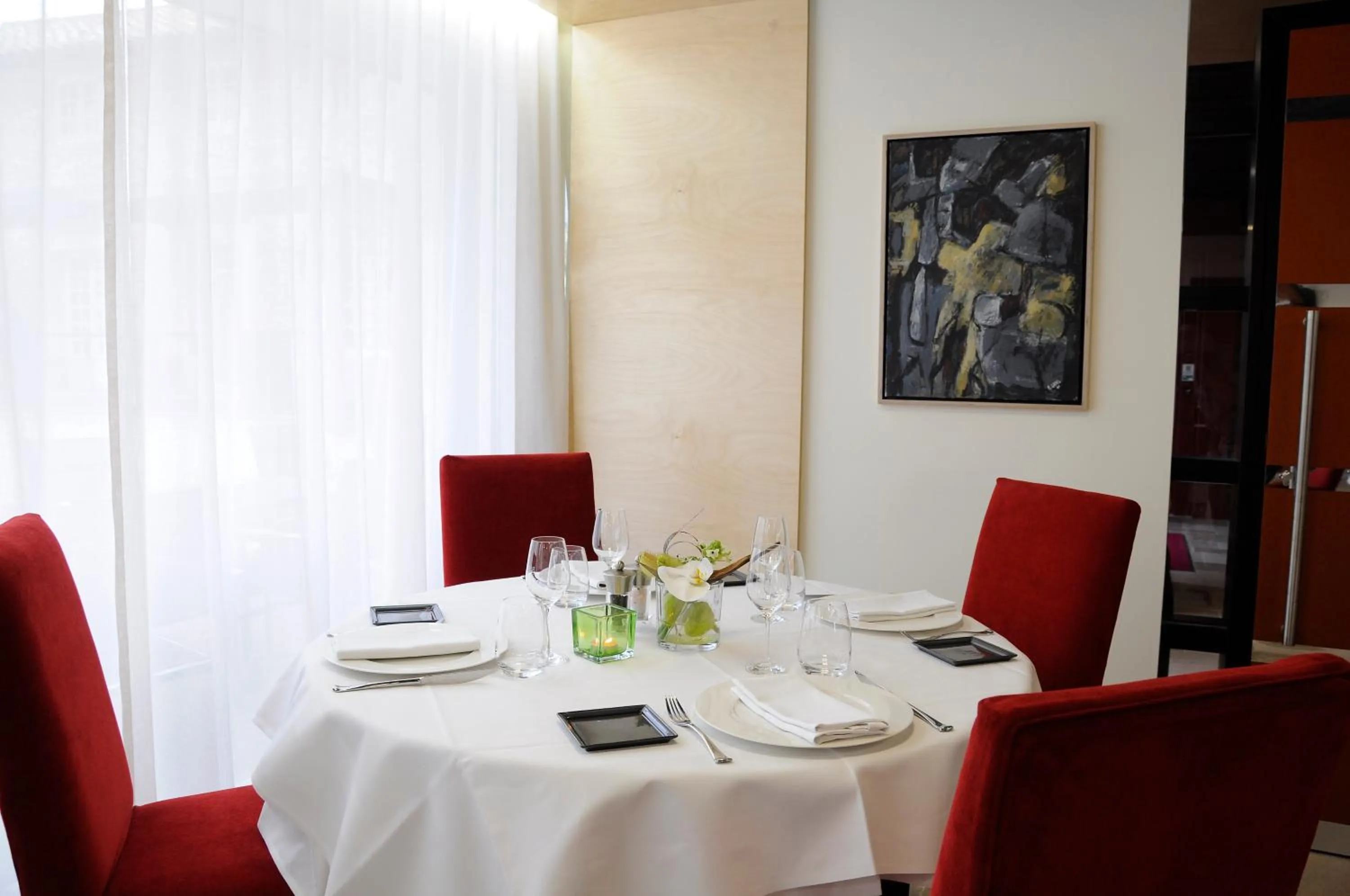 Property building in Hôtel-Restaurant le Château de Besseuil, Mâcon Nord - Teritoria