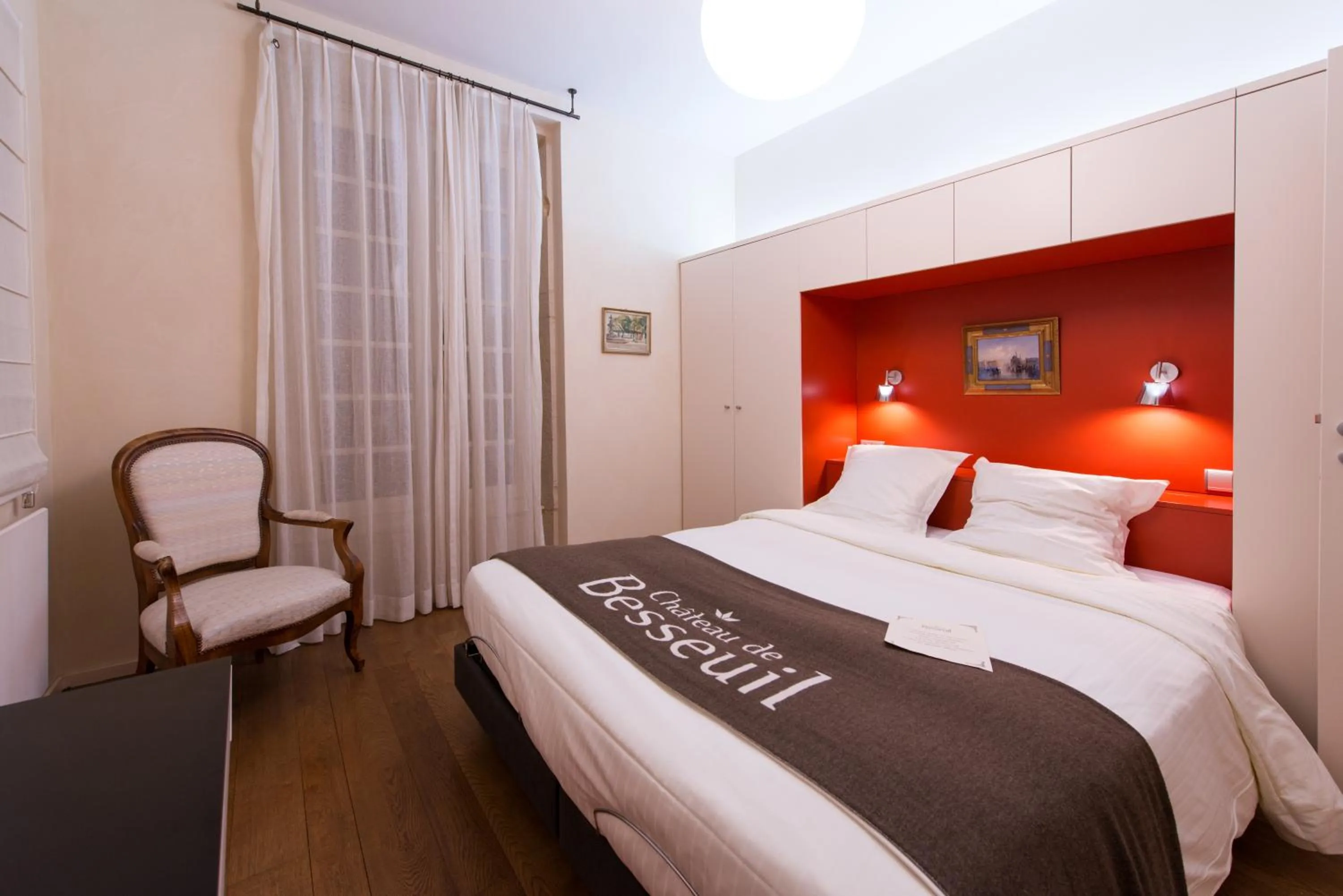 Bed in Hôtel-Restaurant le Château de Besseuil, Mâcon Nord - Teritoria