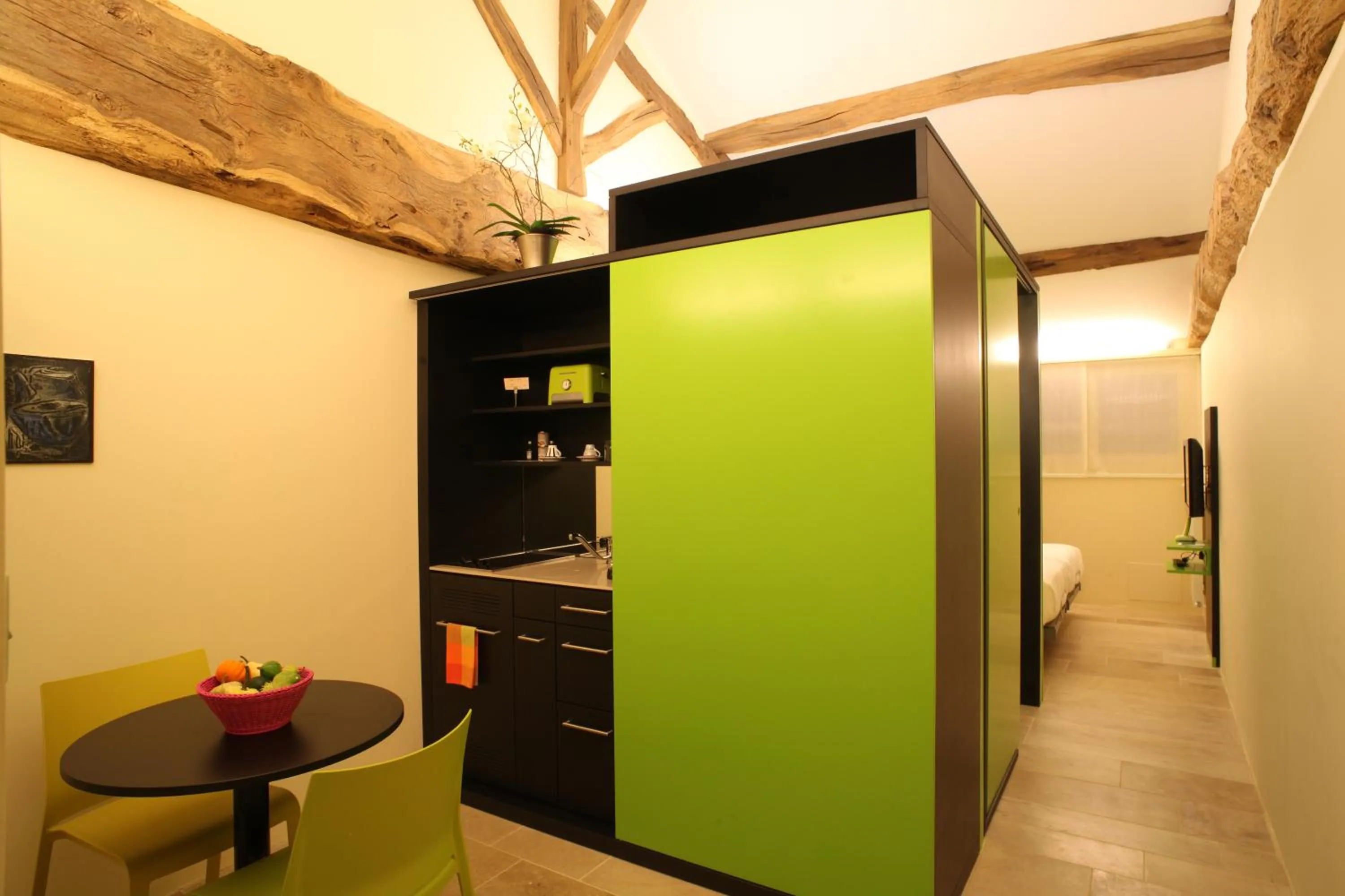 Coffee/tea facilities in Hôtel-Restaurant le Château de Besseuil, Mâcon Nord - Teritoria