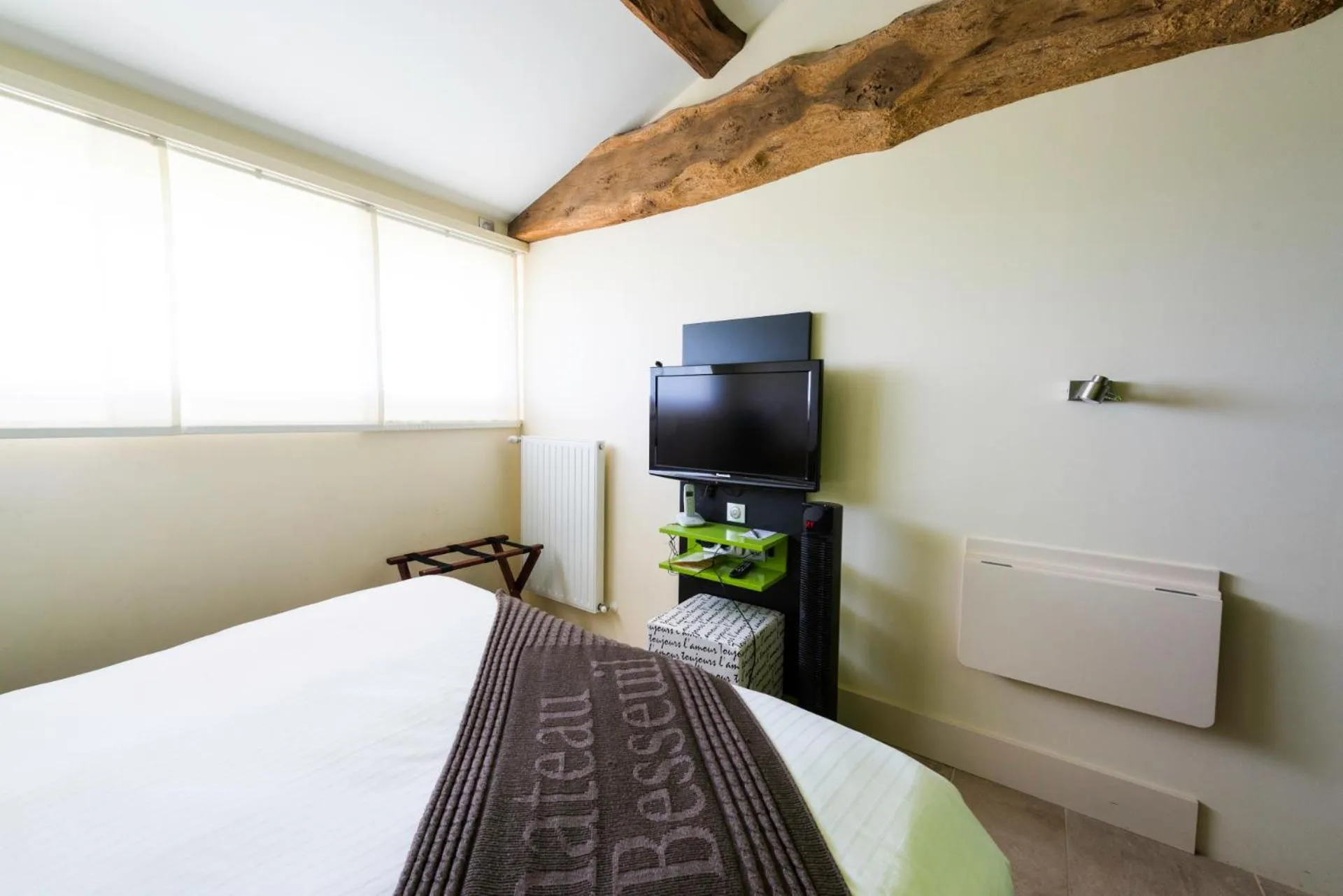 Bed in Hôtel-Restaurant le Château de Besseuil, Mâcon Nord - Teritoria