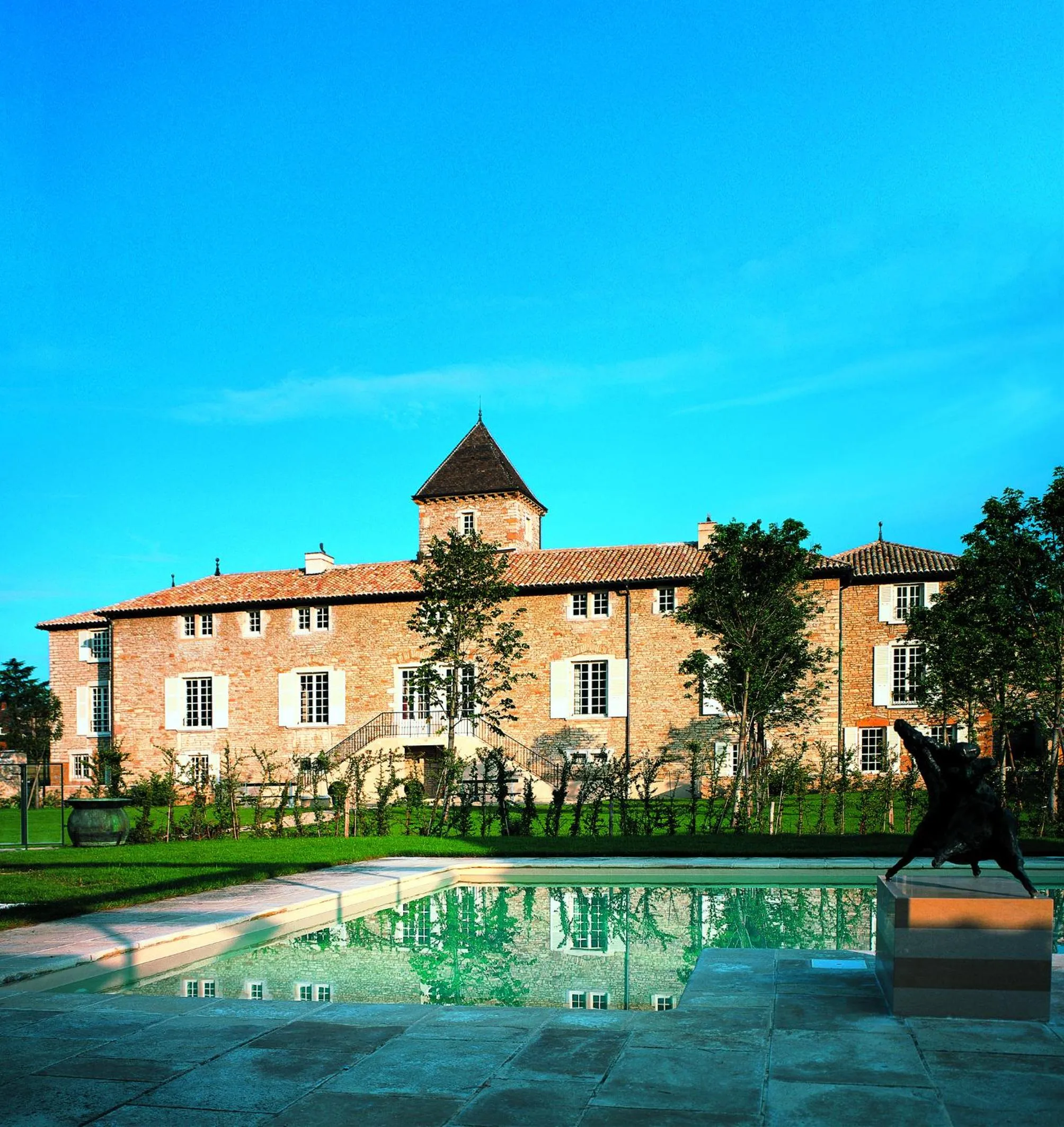Property building in Hôtel-Restaurant le Château de Besseuil, Mâcon Nord - Teritoria
