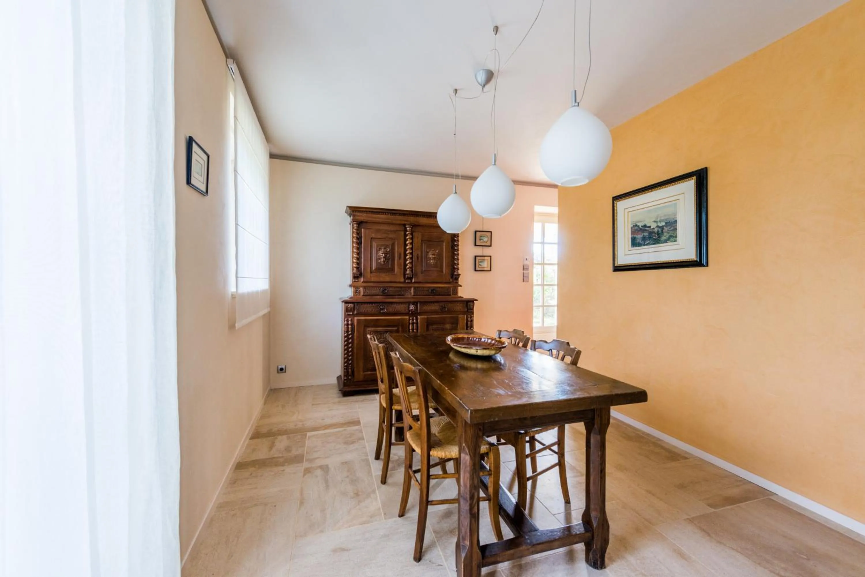 TV and multimedia in Hôtel-Restaurant le Château de Besseuil, Mâcon Nord - Teritoria