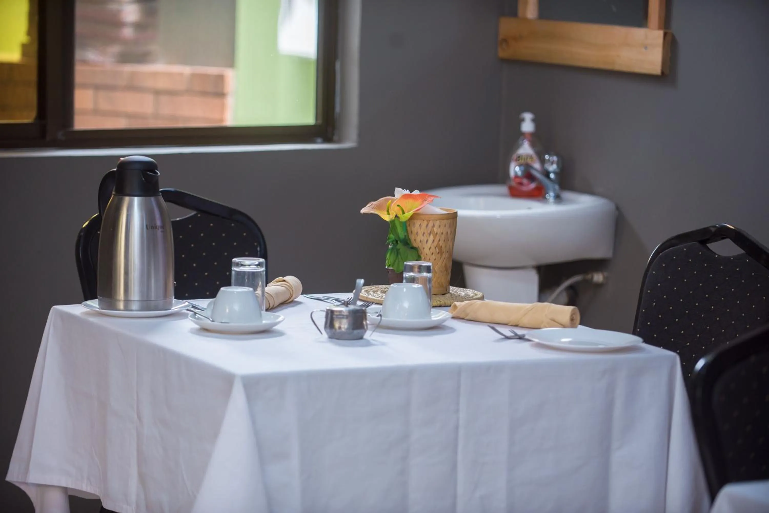 Restaurant/places to eat in Arusha Giraffe Lodge