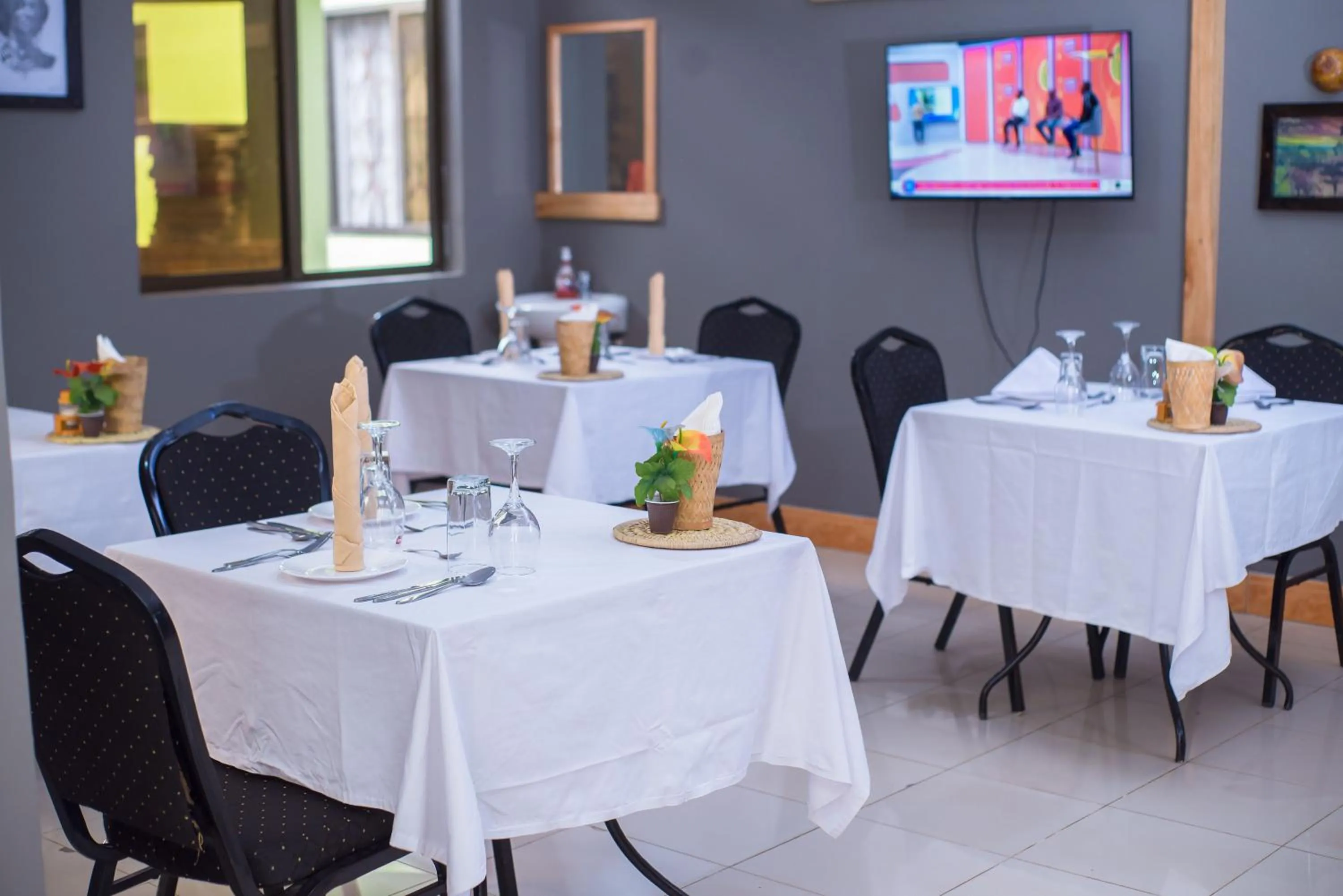 Restaurant/places to eat in Arusha Giraffe Lodge