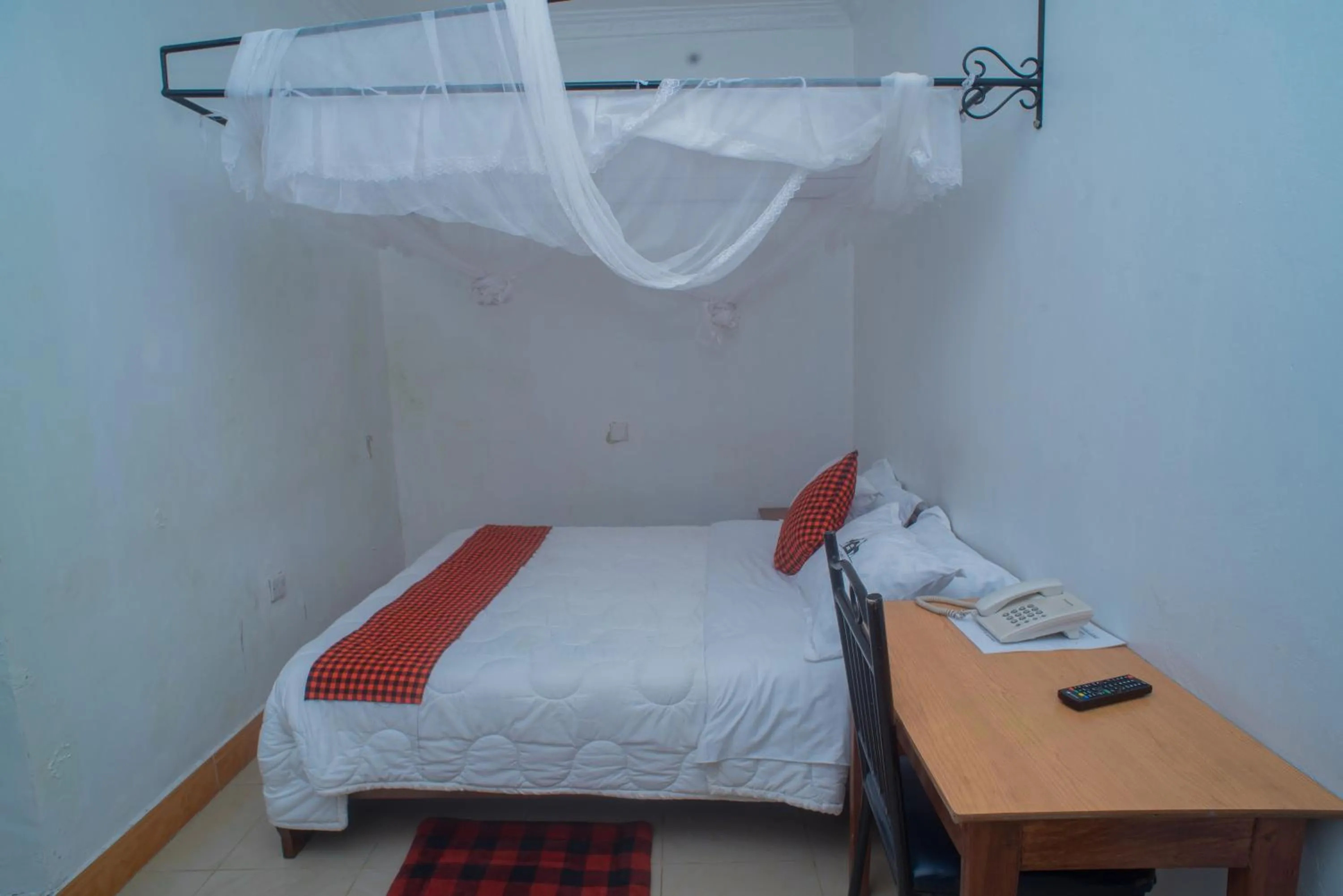 Bedroom, Bed in Arusha Giraffe Lodge