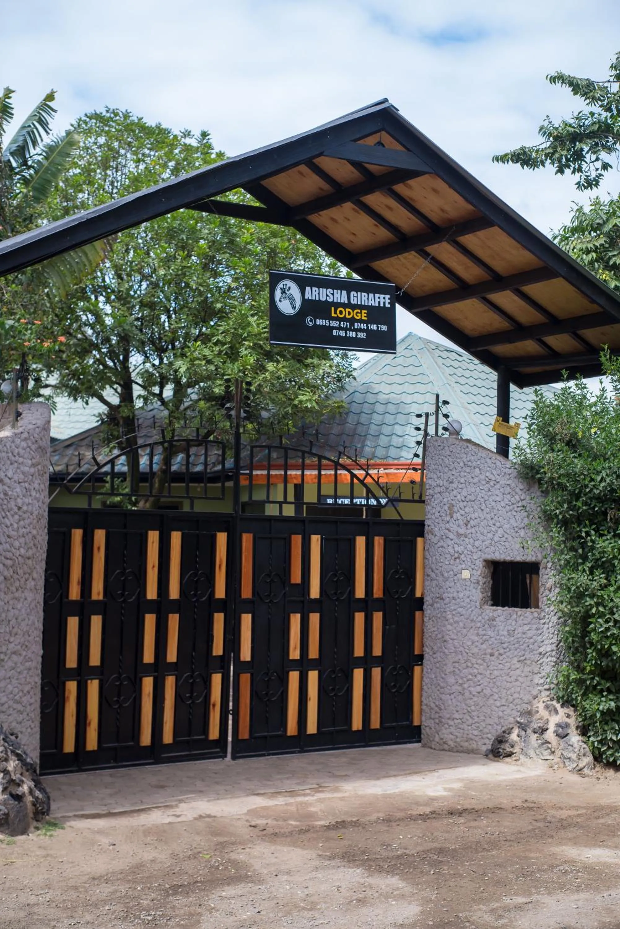 Property building in Arusha Giraffe Lodge