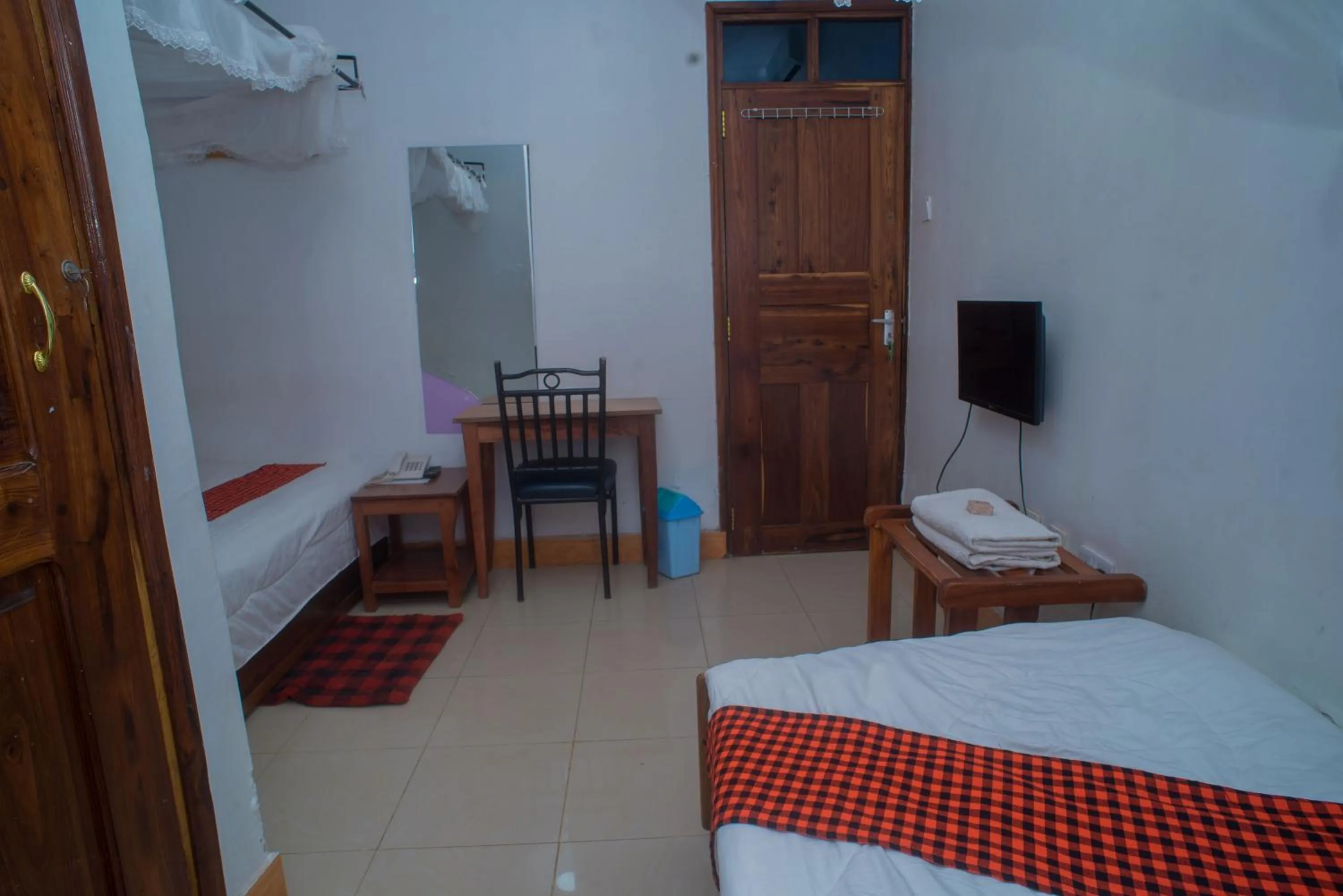 TV and multimedia, Bed in Arusha Giraffe Lodge