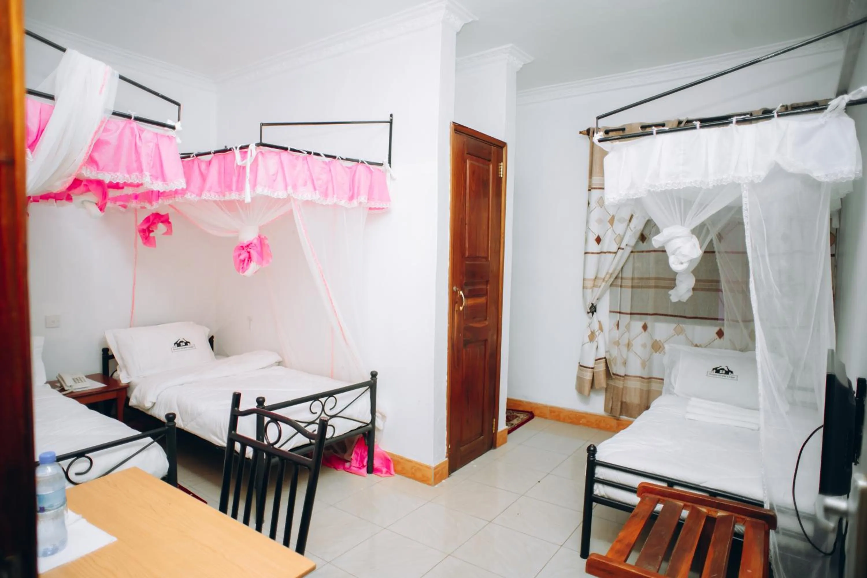 Bed in Arusha Giraffe Lodge