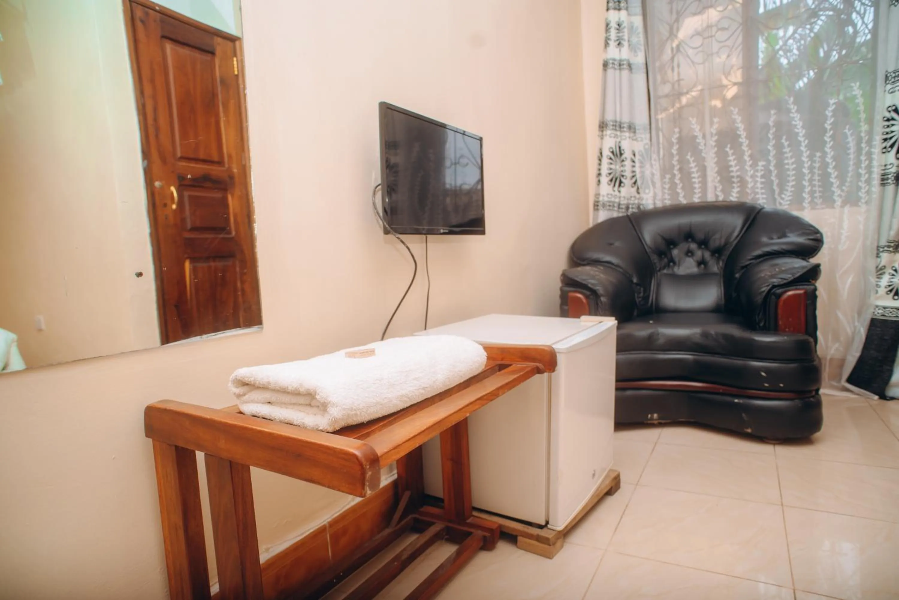 TV and multimedia in Arusha Giraffe Lodge