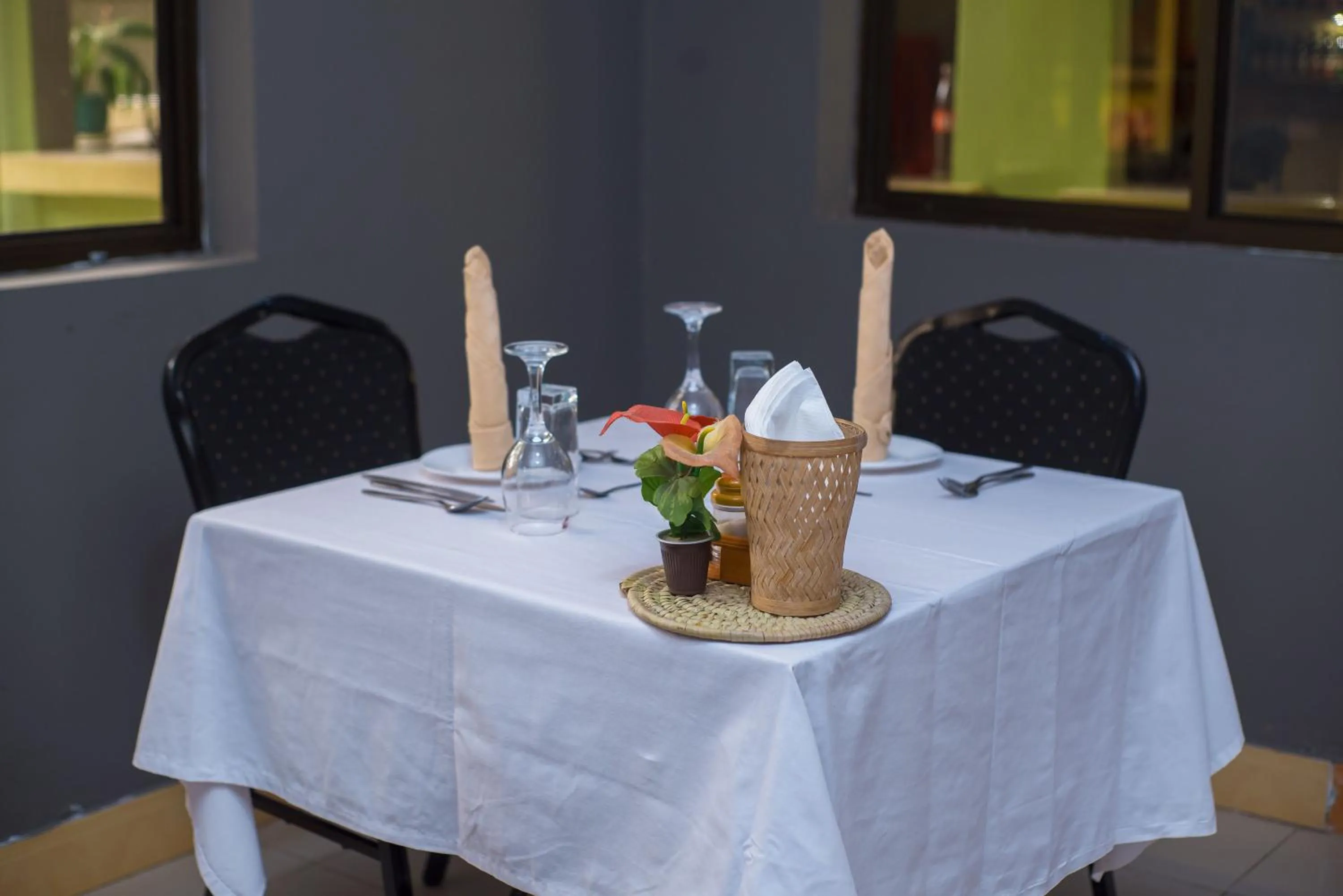 Restaurant/places to eat in Arusha Giraffe Lodge