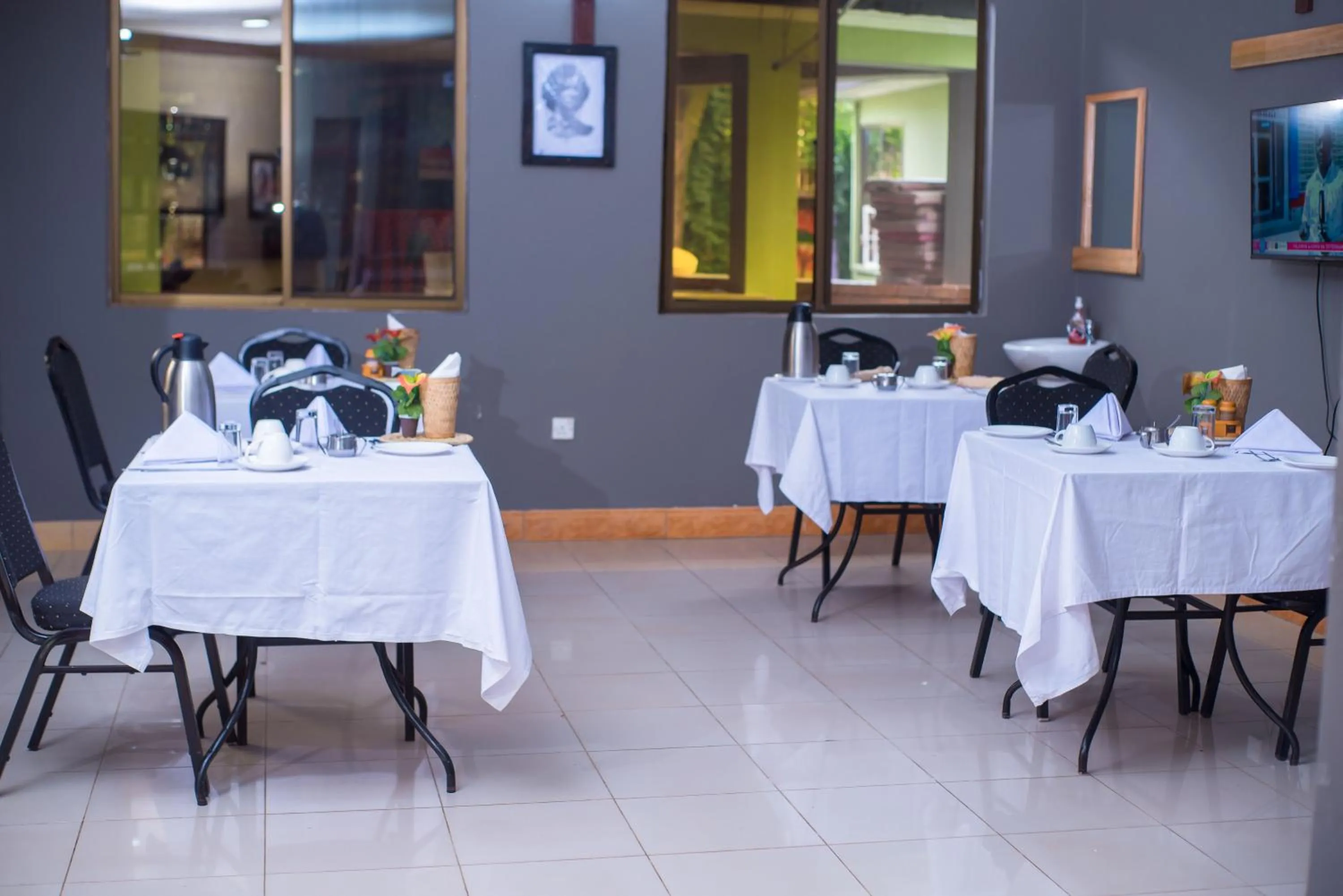 Restaurant/places to eat in Arusha Giraffe Lodge