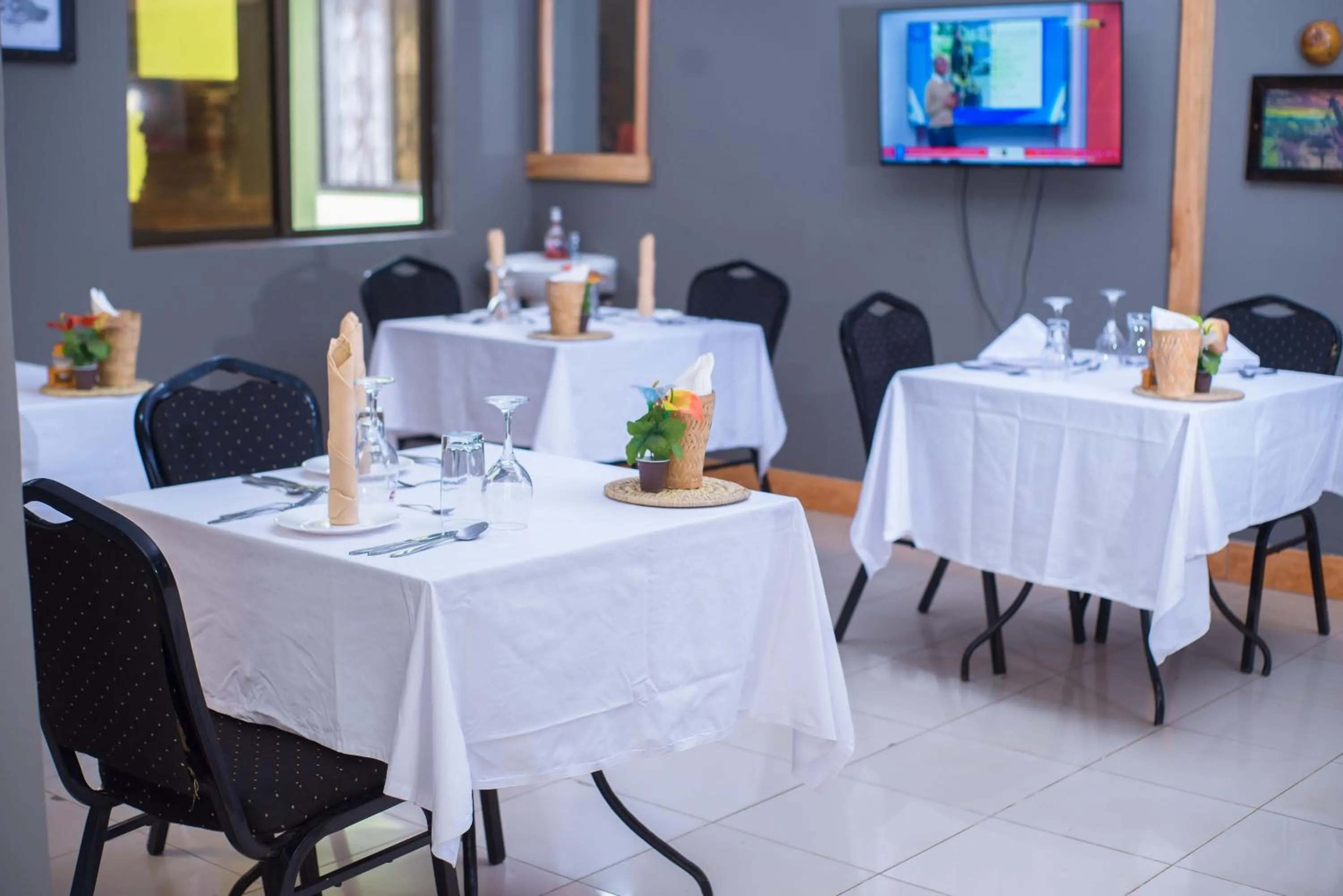 Restaurant/places to eat in Arusha Giraffe Lodge