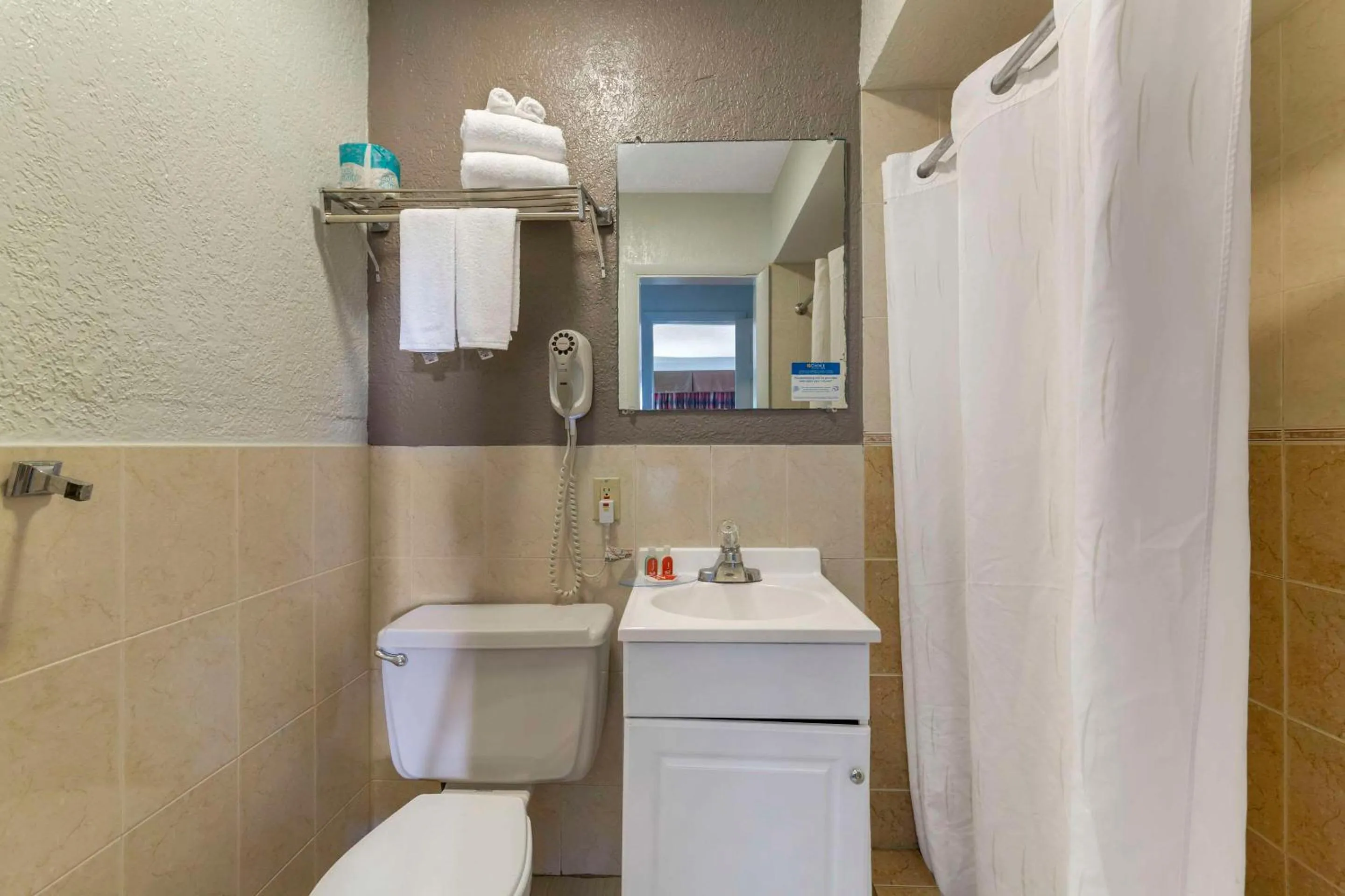 Bedroom in Fort Lauderdale Gardens Inn & Suites Ft Lauderdale International Airport