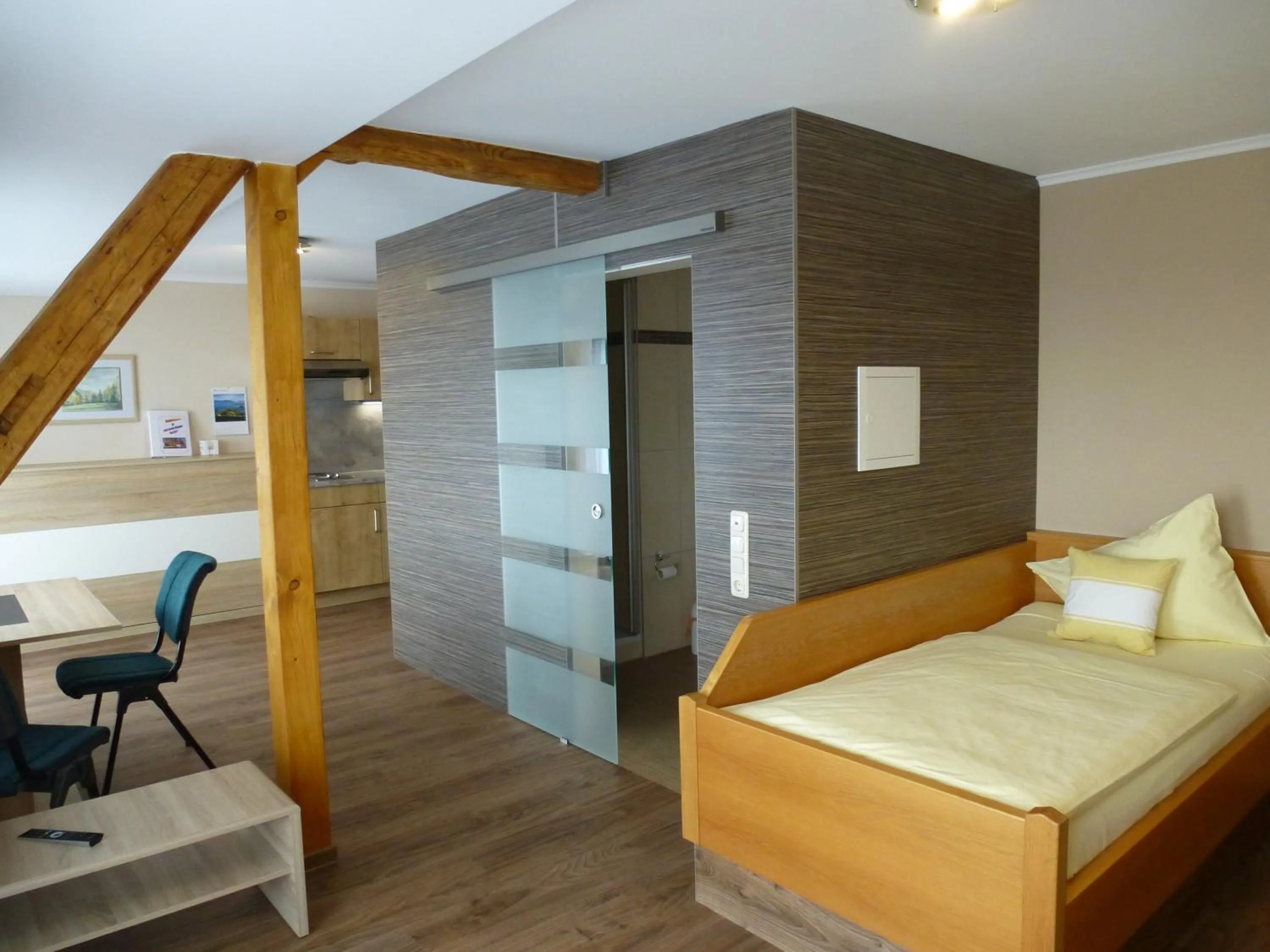 Photo of the whole room, Bed in Hotel-Gasthof "Zum Bartl"