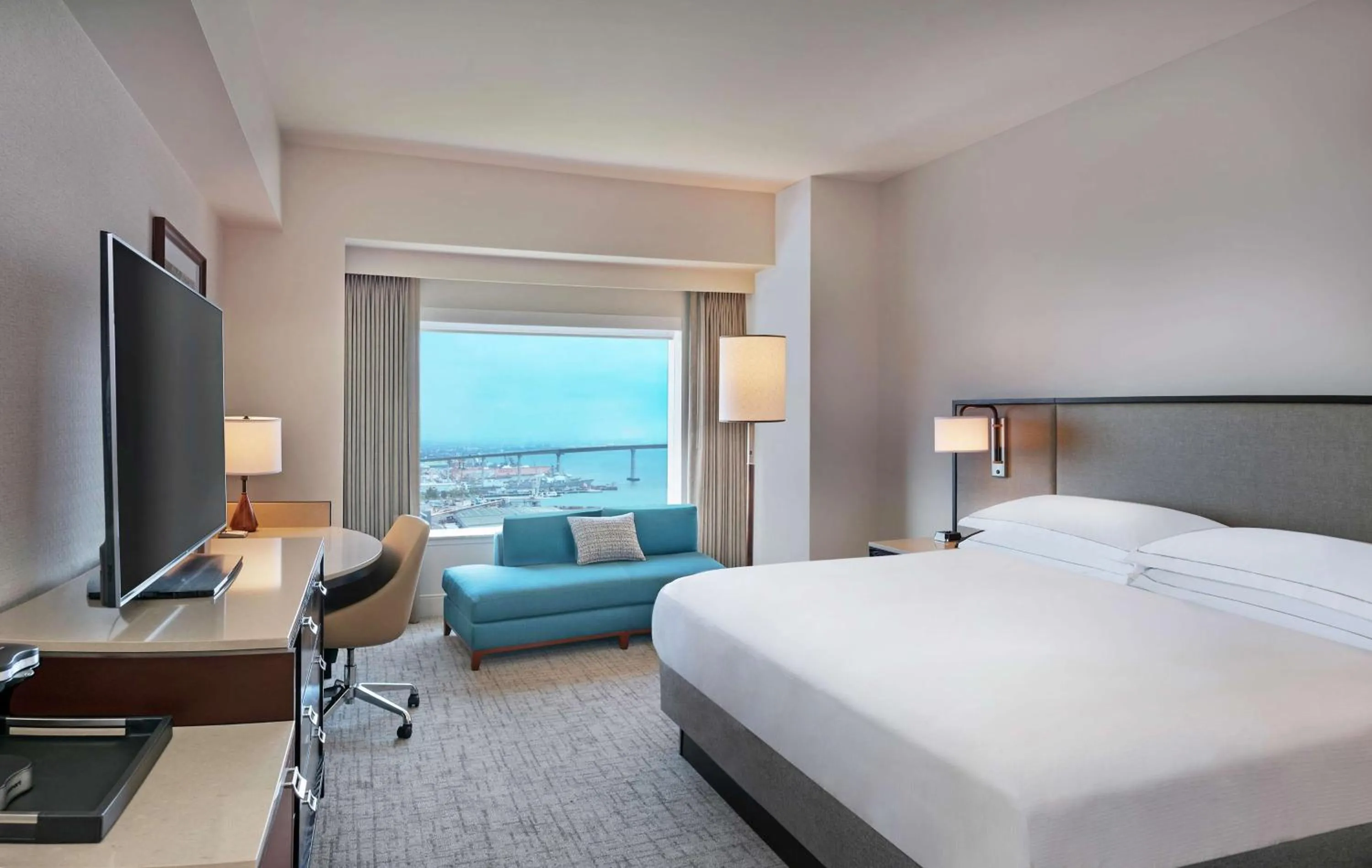 Bedroom, Bed in Hilton San Diego Bayfront