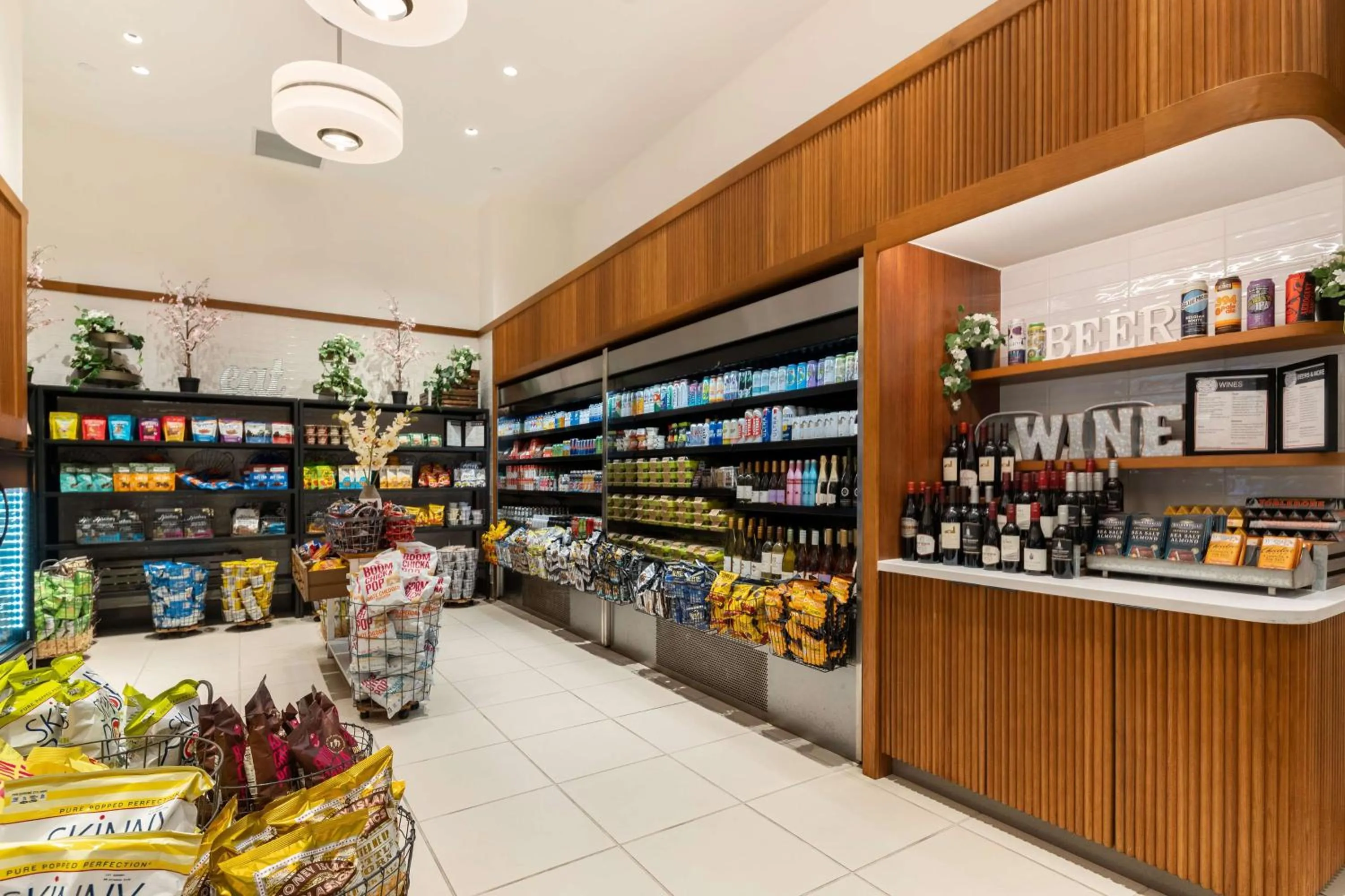 Restaurant/places to eat in Hilton San Diego Bayfront