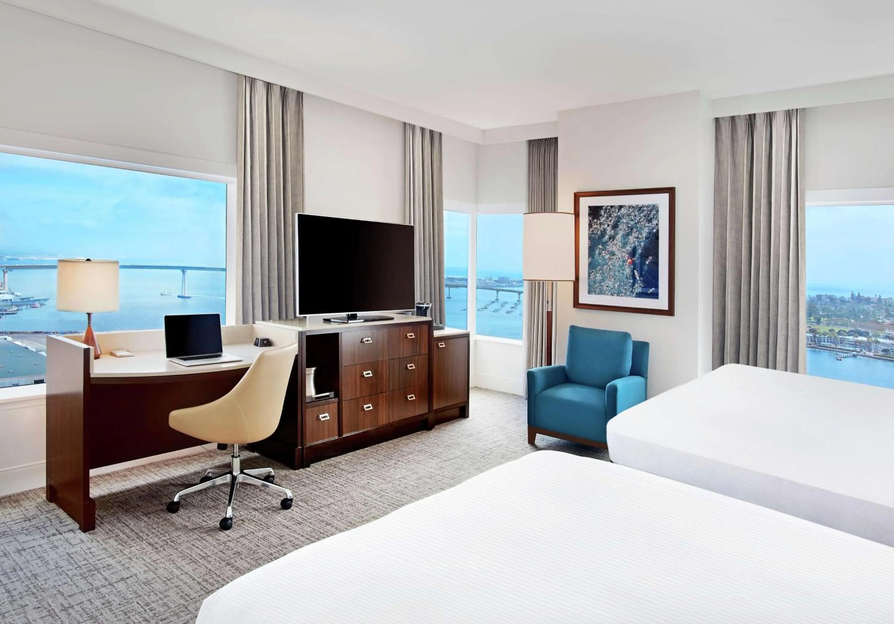 Bedroom, Bed in Hilton San Diego Bayfront