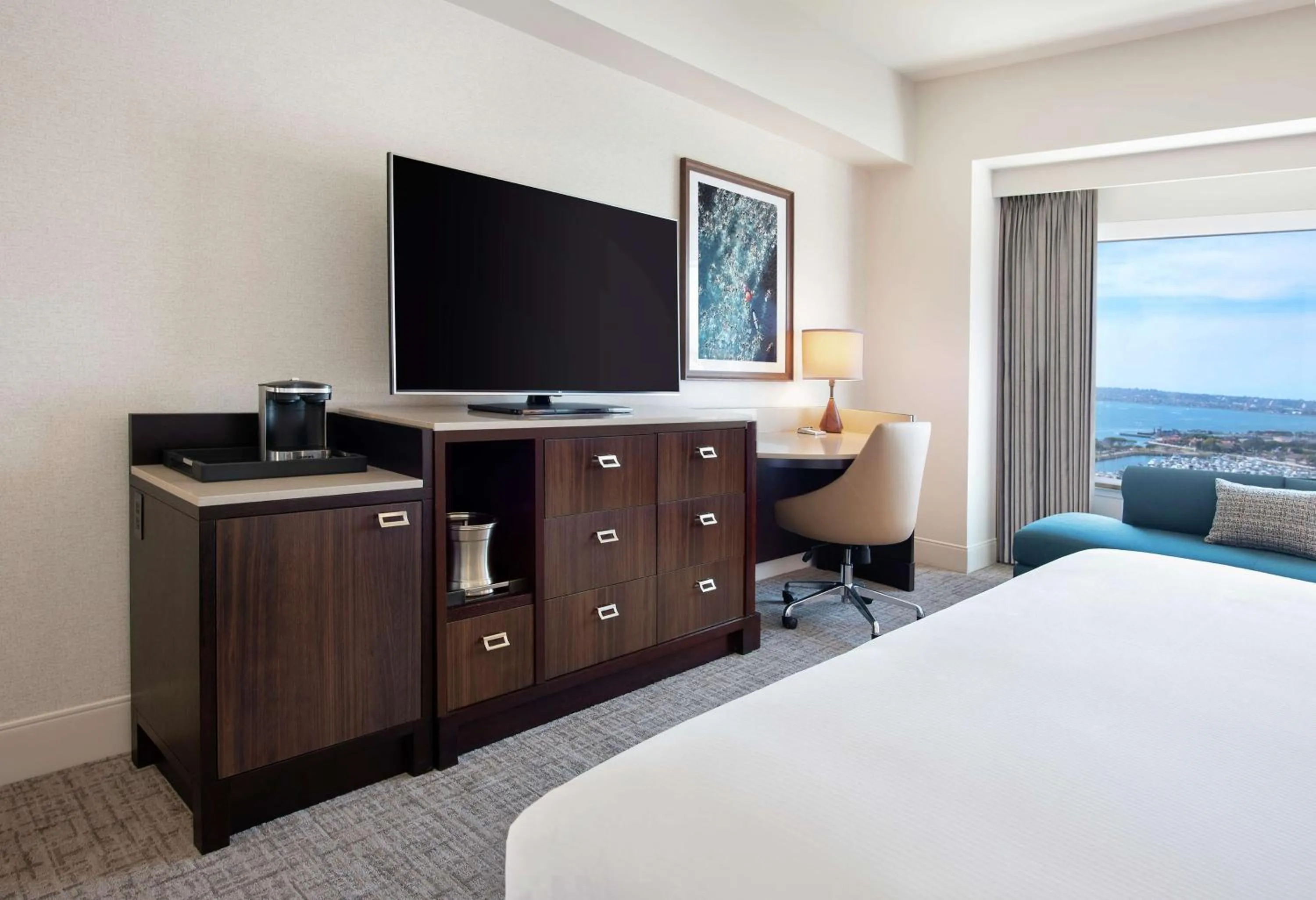 Bedroom, Bed in Hilton San Diego Bayfront