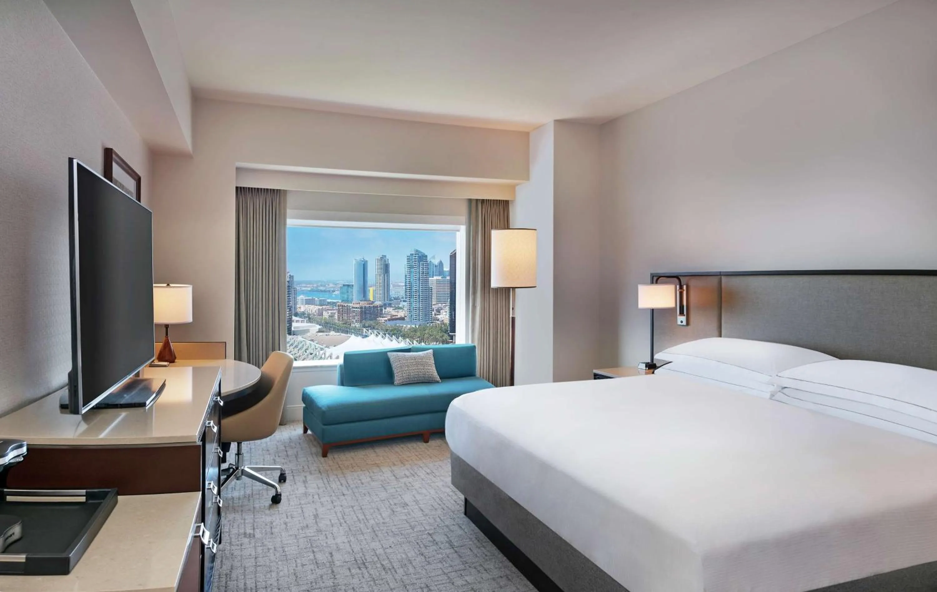 Bedroom, Bed in Hilton San Diego Bayfront