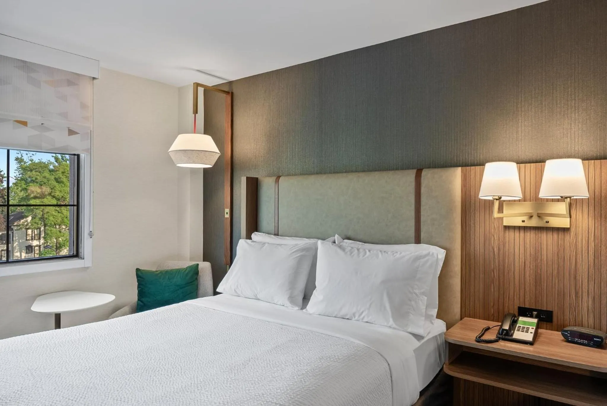 Photo of the whole room, Bed in Holiday Inn Niagara Falls State Park Entry by IHG