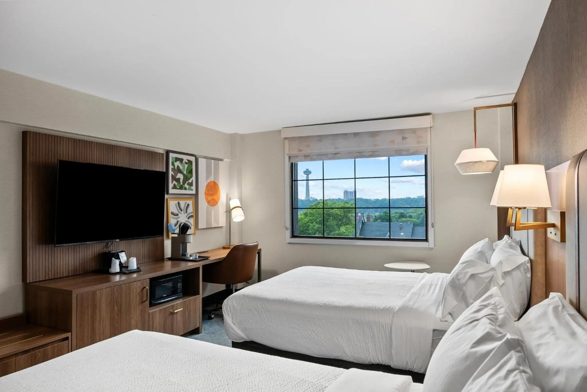 Photo of the whole room, Bed in Holiday Inn Niagara Falls State Park Entry by IHG