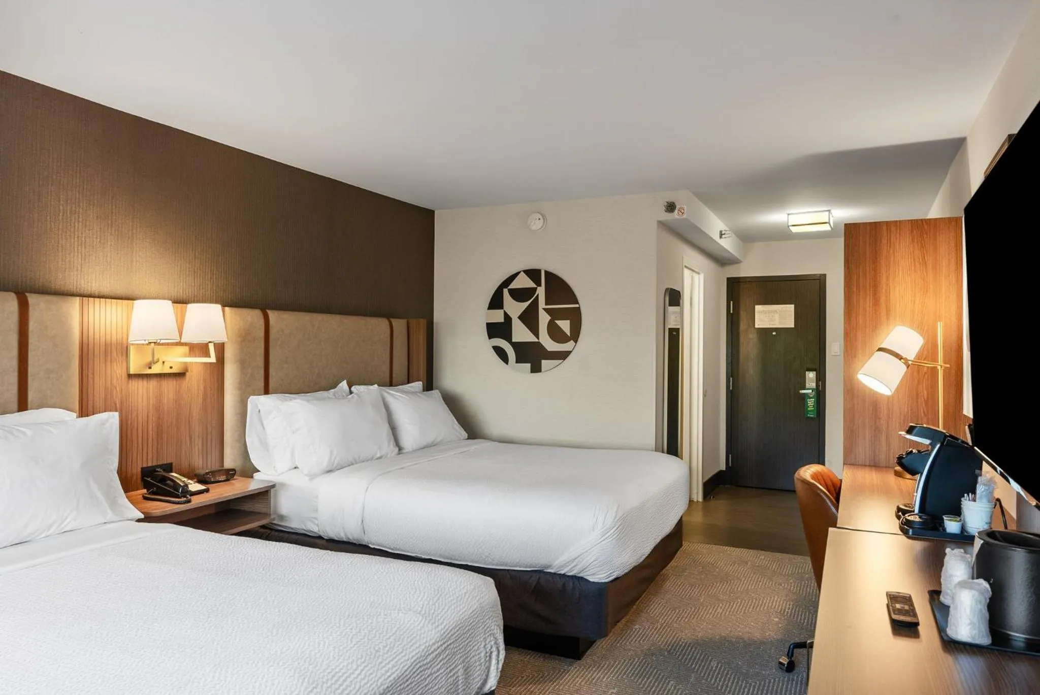 Photo of the whole room, Bed in Holiday Inn Niagara Falls State Park Entry by IHG