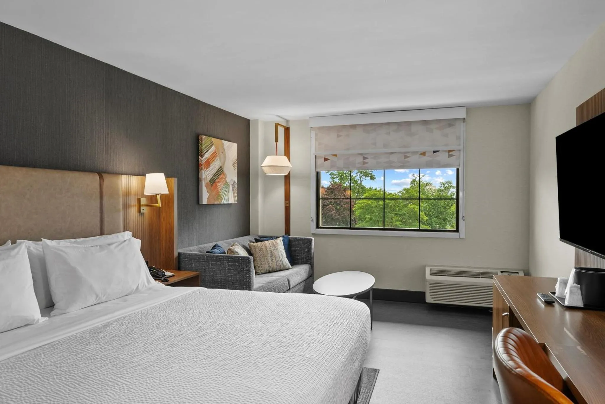 Photo of the whole room, Bed in Holiday Inn Niagara Falls State Park Entry by IHG