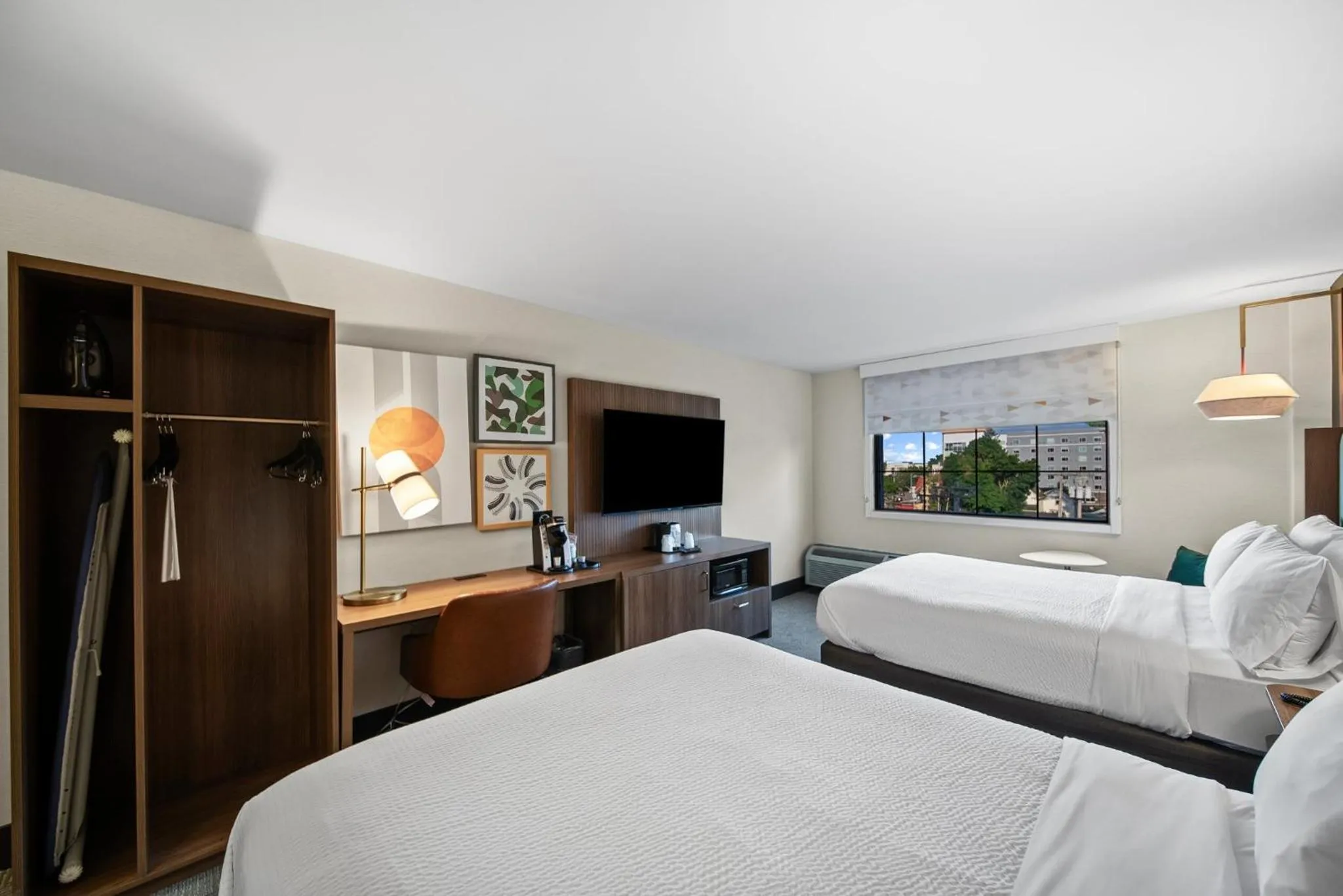 Photo of the whole room, Bed in Holiday Inn Niagara Falls State Park Entry by IHG