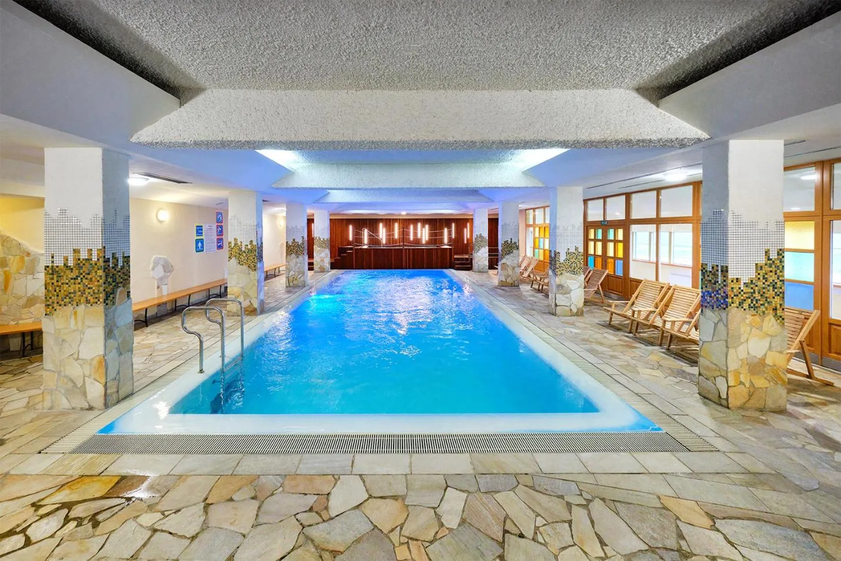 Swimming pool in Bungalows Rogla