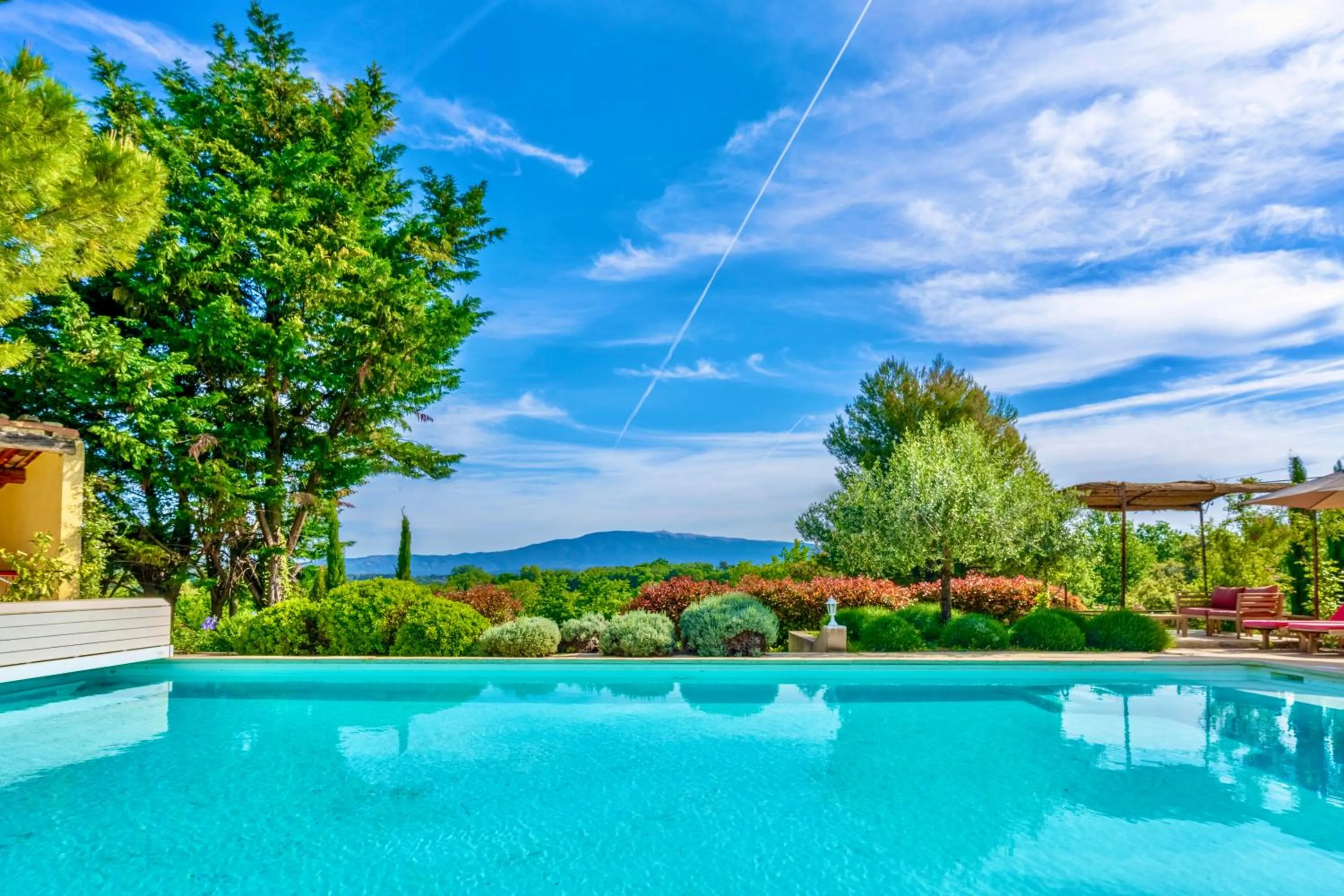 Pool view in Bastide Saint-Didier