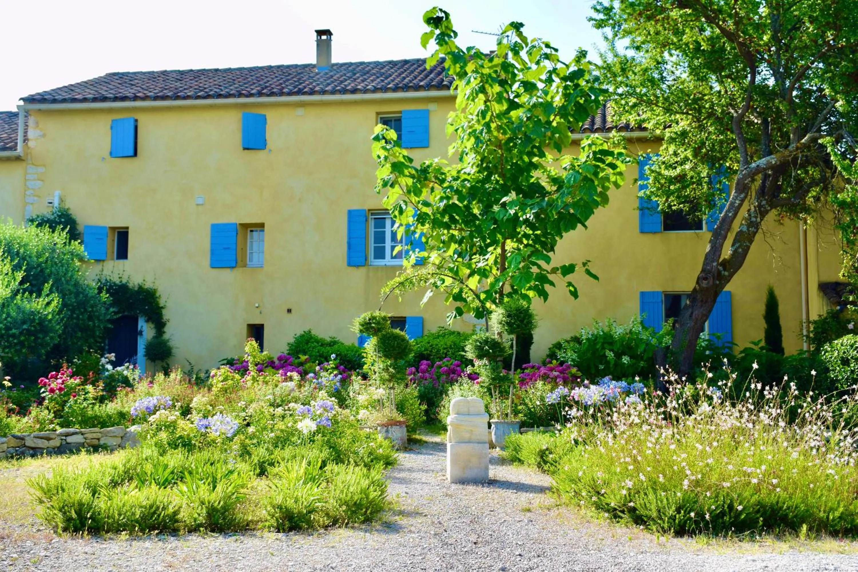 Property building in Bastide Saint-Didier