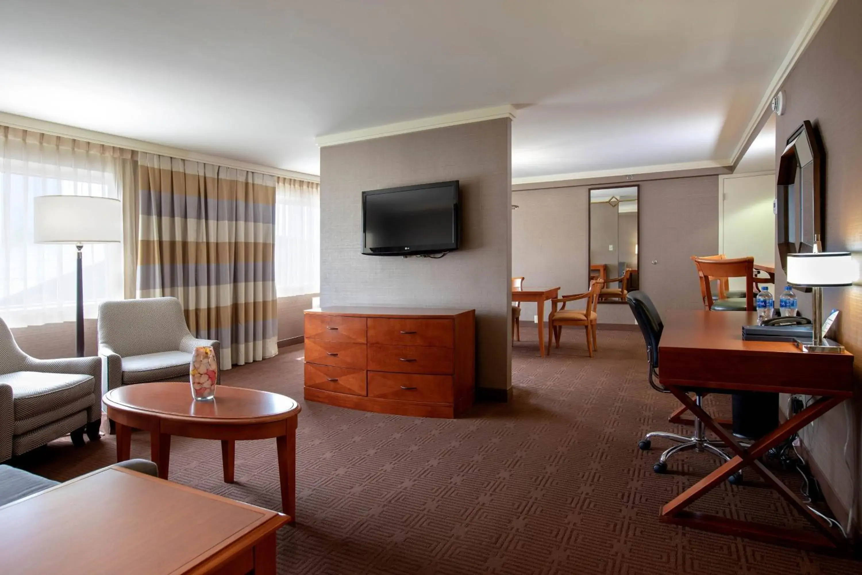 Concierge level, Suite, 1 King or 2 Queen in Sheraton Niagara Falls Concierge level, Suite, 1 King or 2 Queen in Sheraton Niagara Falls