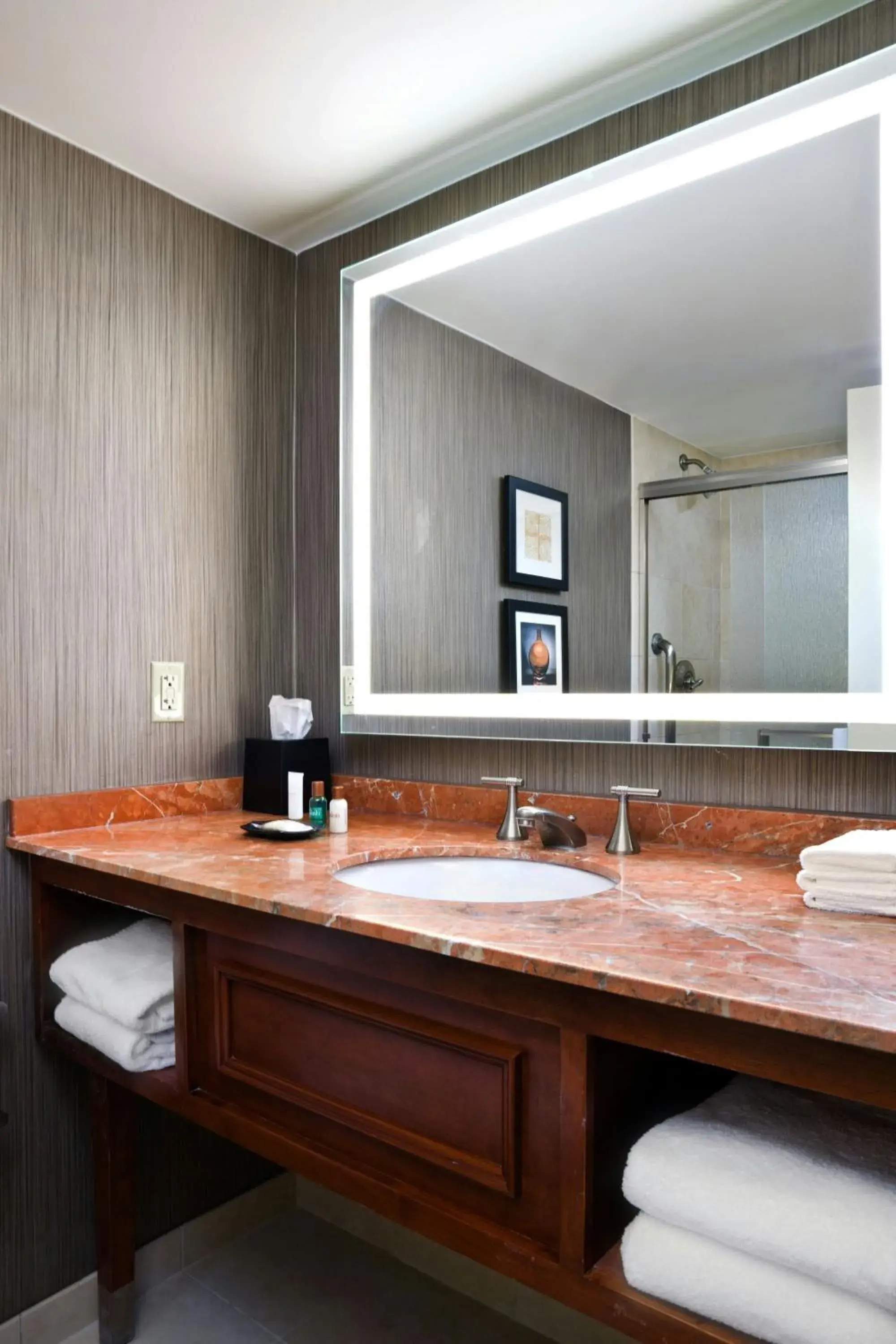 Concierge level, Guest room, 1 King in Sheraton Niagara Falls Concierge level, Guest room, 1 King in Sheraton Niagara Falls