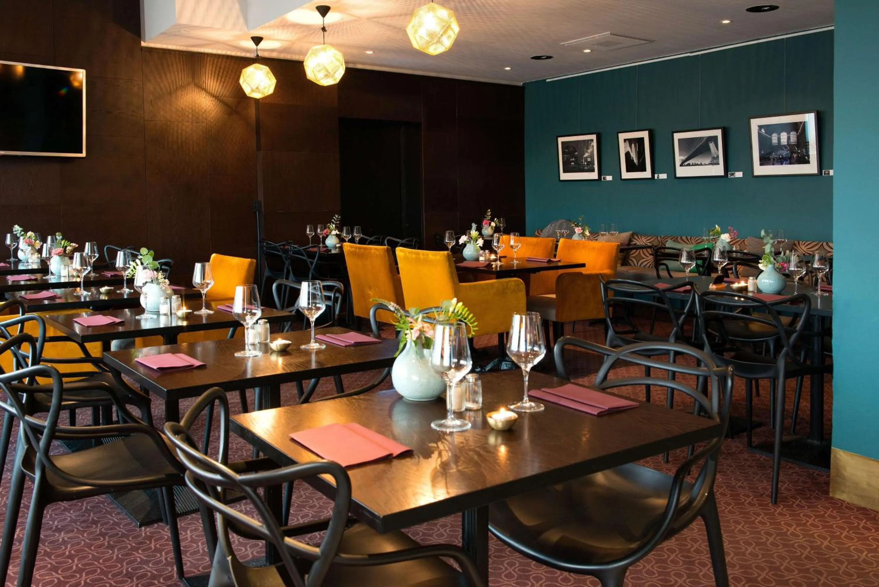 Restaurant/places to eat in Scandic No. 25