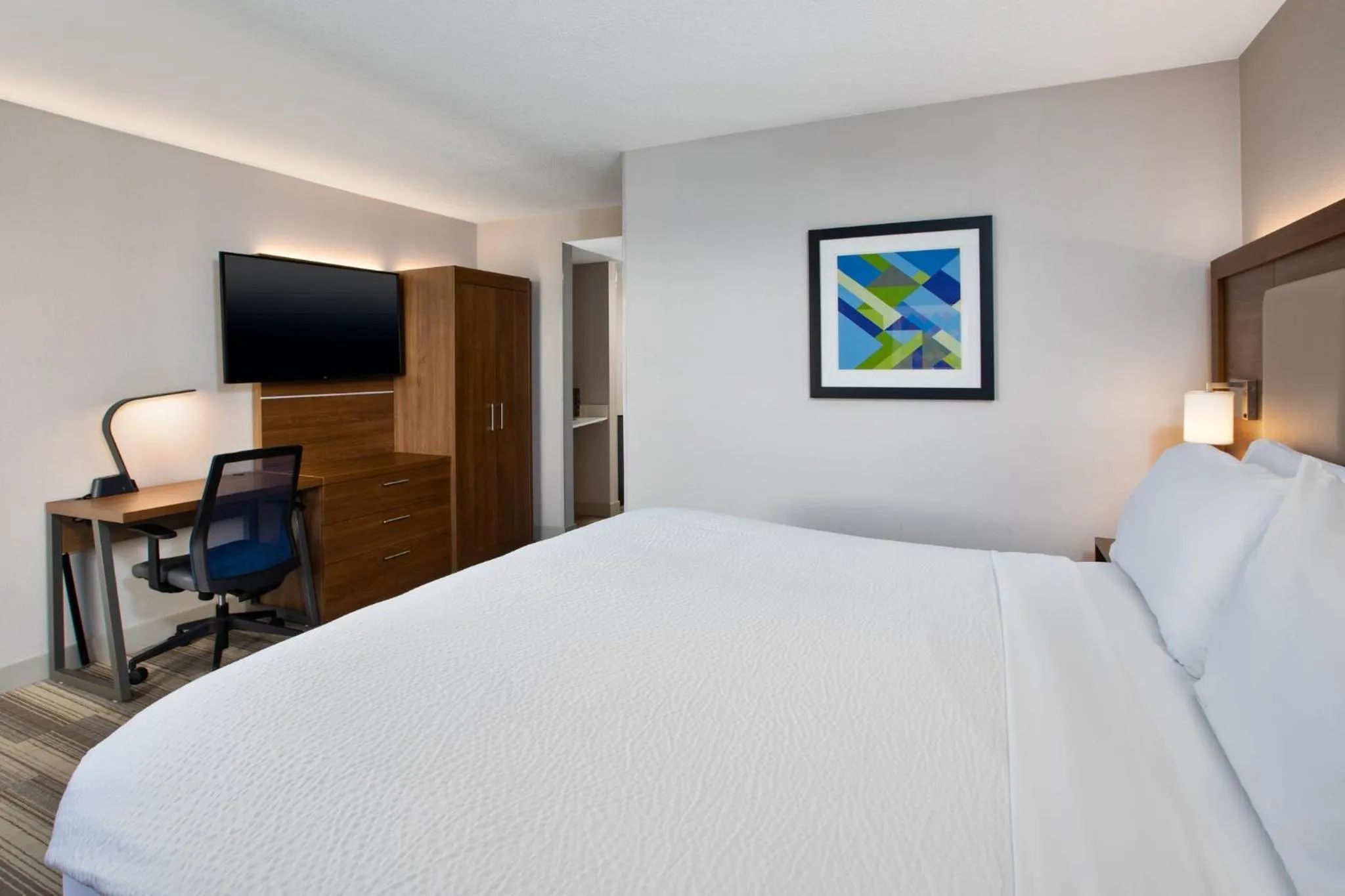 Photo of the whole room, Bed in Holiday Inn Express Nashville-Downtown - Broadway by IHG